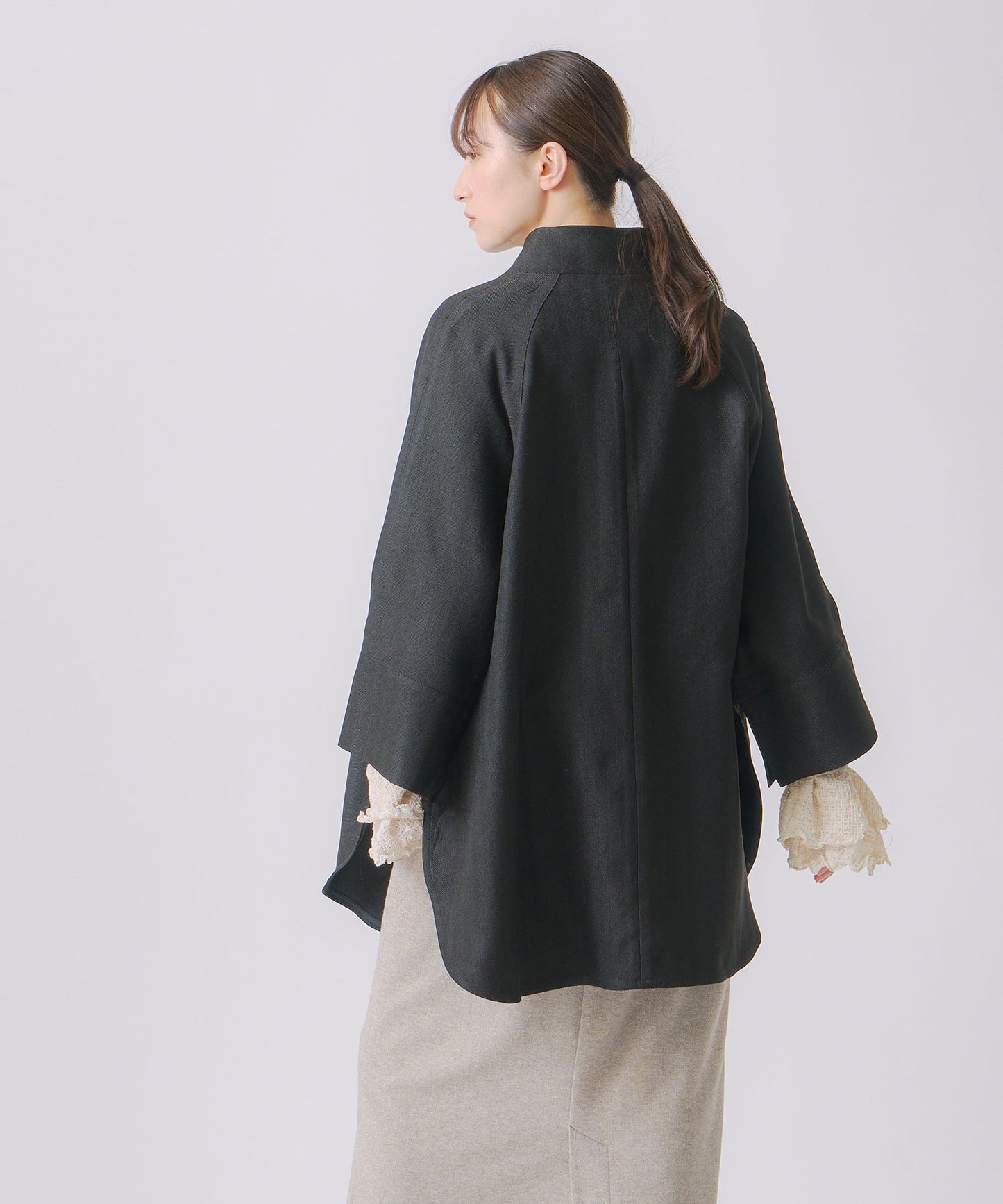 round cape jacket / WHT25FJK4047