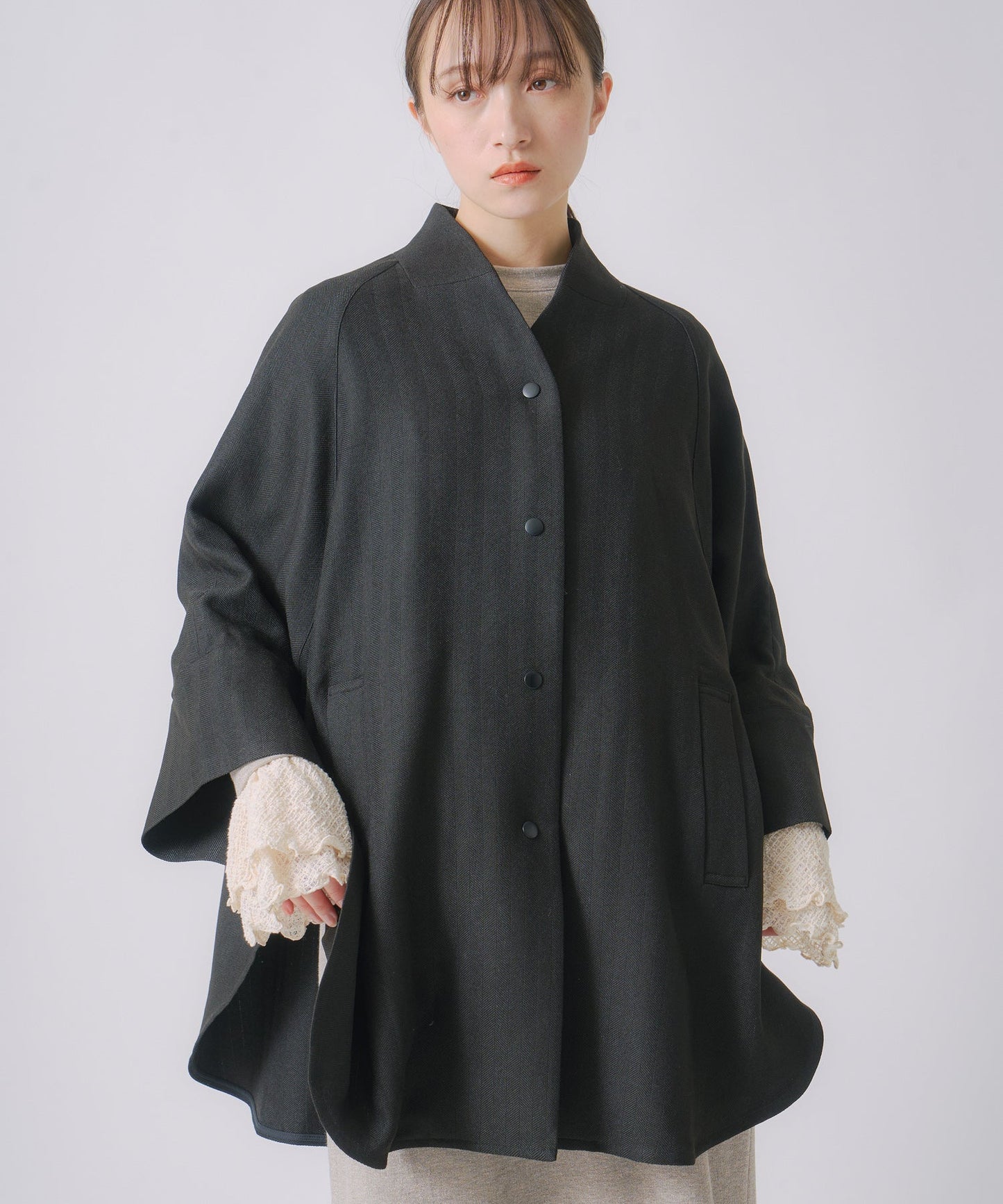 round cape jacket / WHT25FJK4047