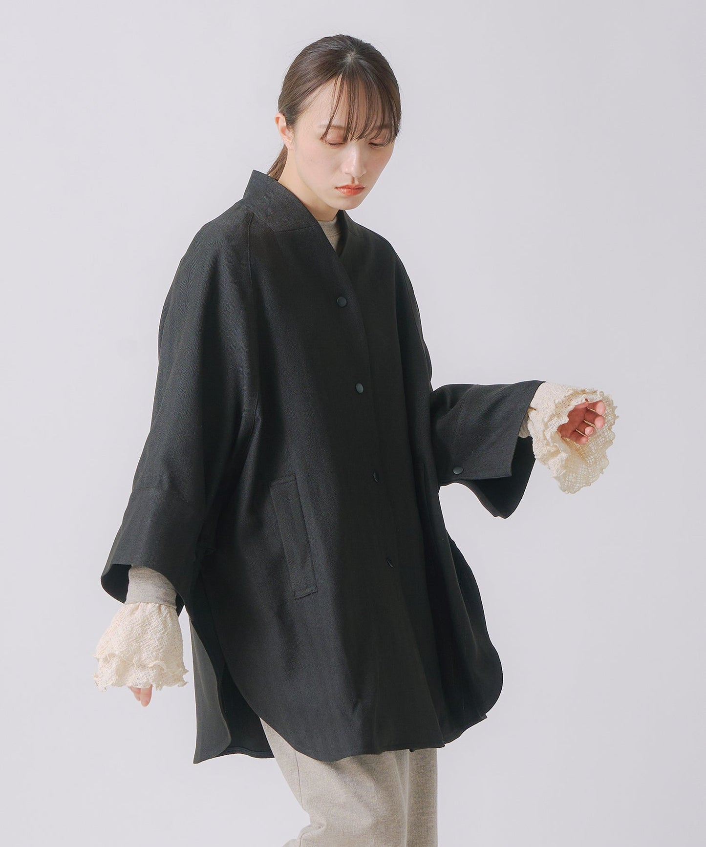round cape jacket / WHT25FJK4047