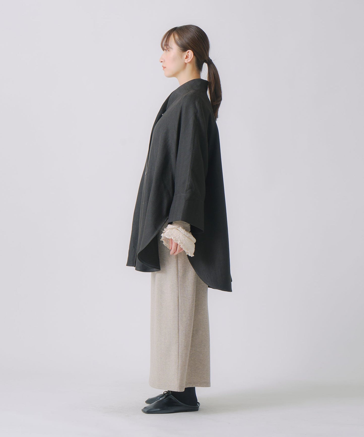 round cape jacket / WHT25FJK4047