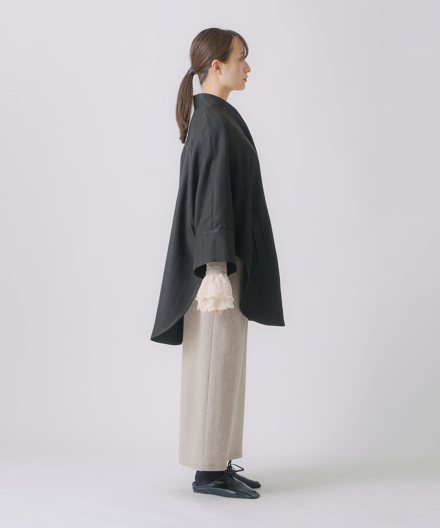 round cape jacket / WHT25FJK4047