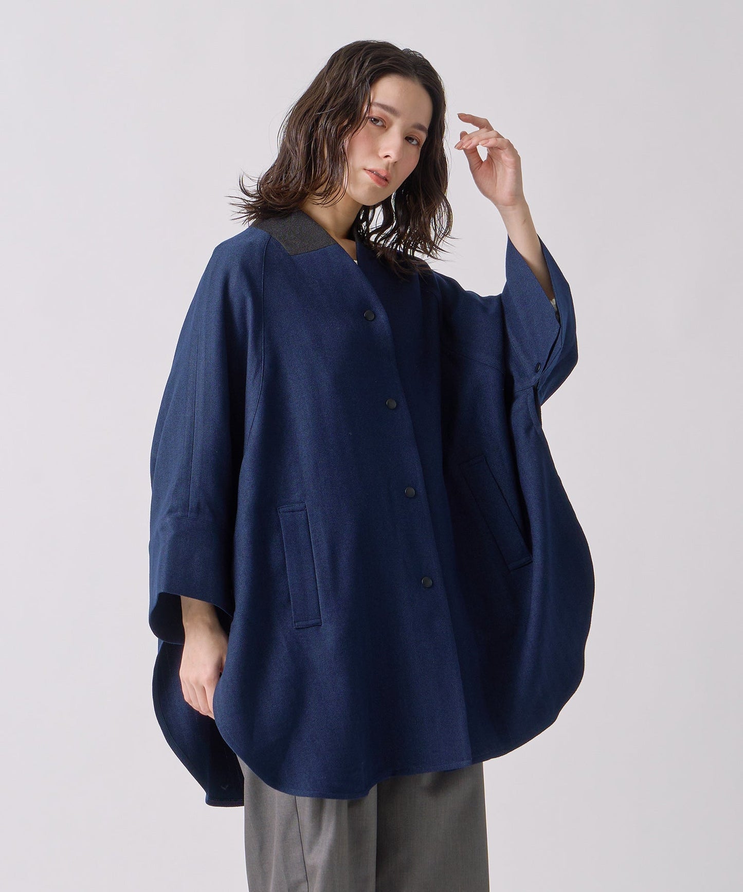 round cape jacket / WHT25FJK4047