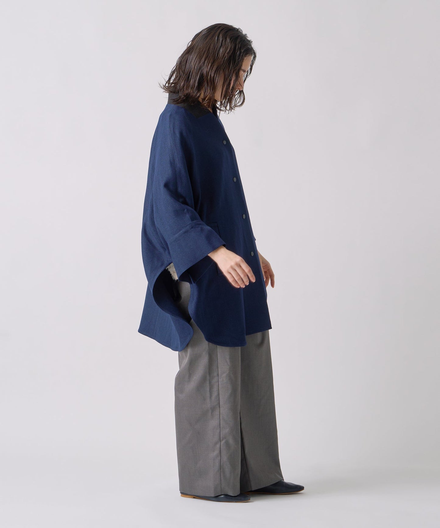 round cape jacket / WHT25FJK4047