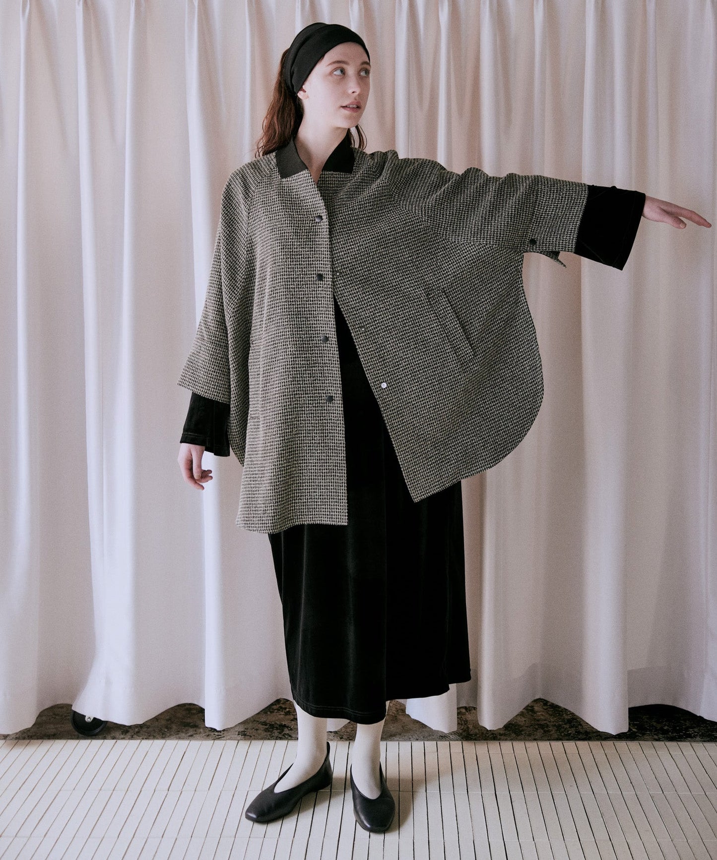 round cape jacket / WHT25FJK4047