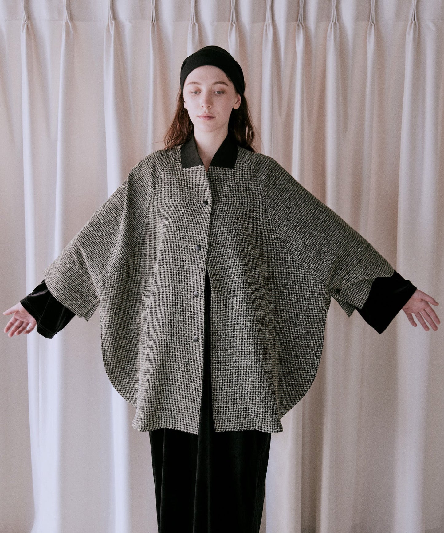 round cape jacket / WHT25FJK4047