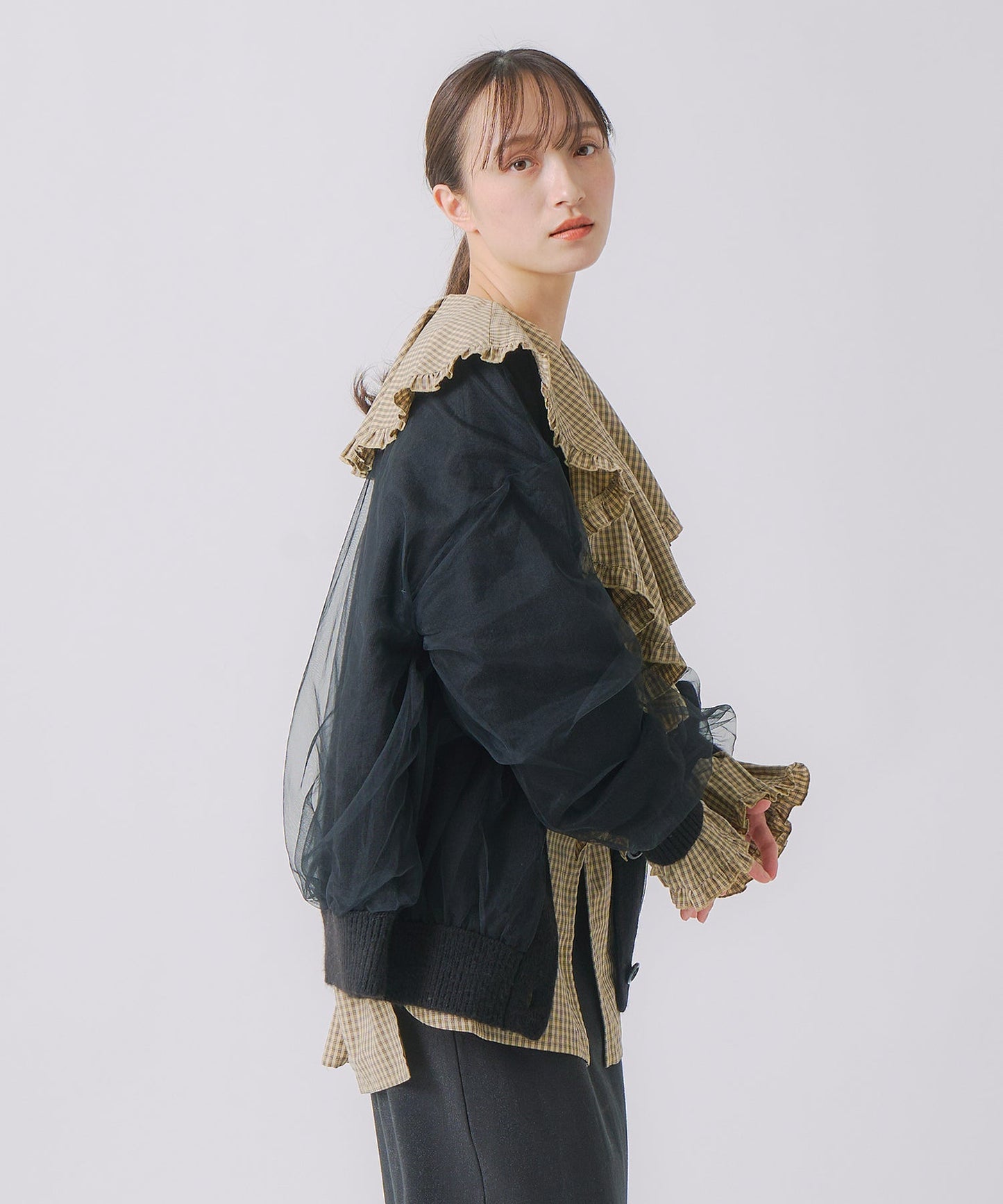 tulle layered knit cardigan / WHT25FKN4035