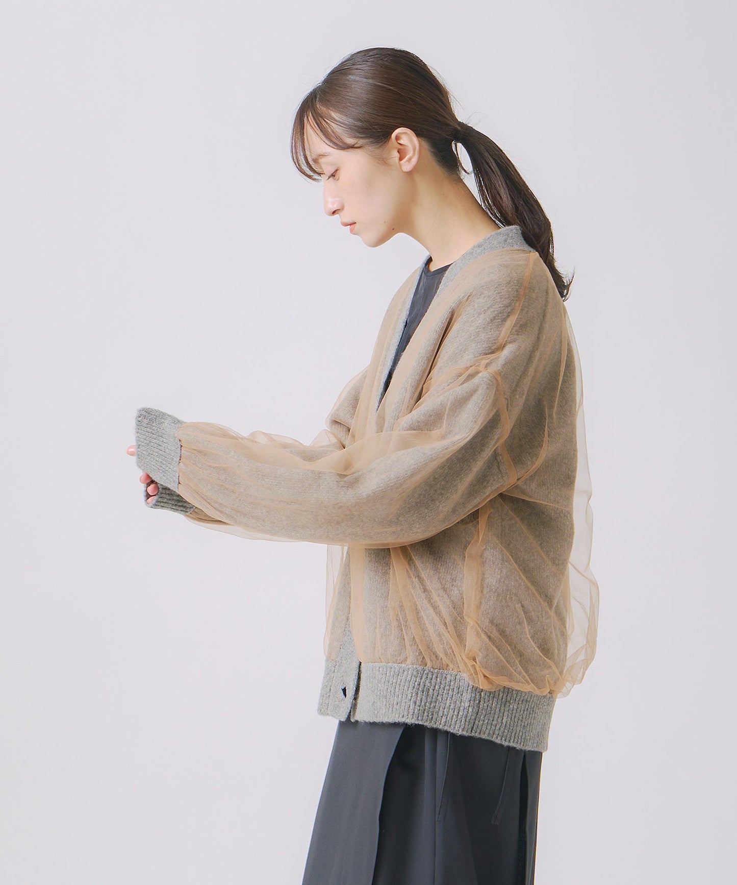 tulle layered knit cardigan / WHT25FKN4035