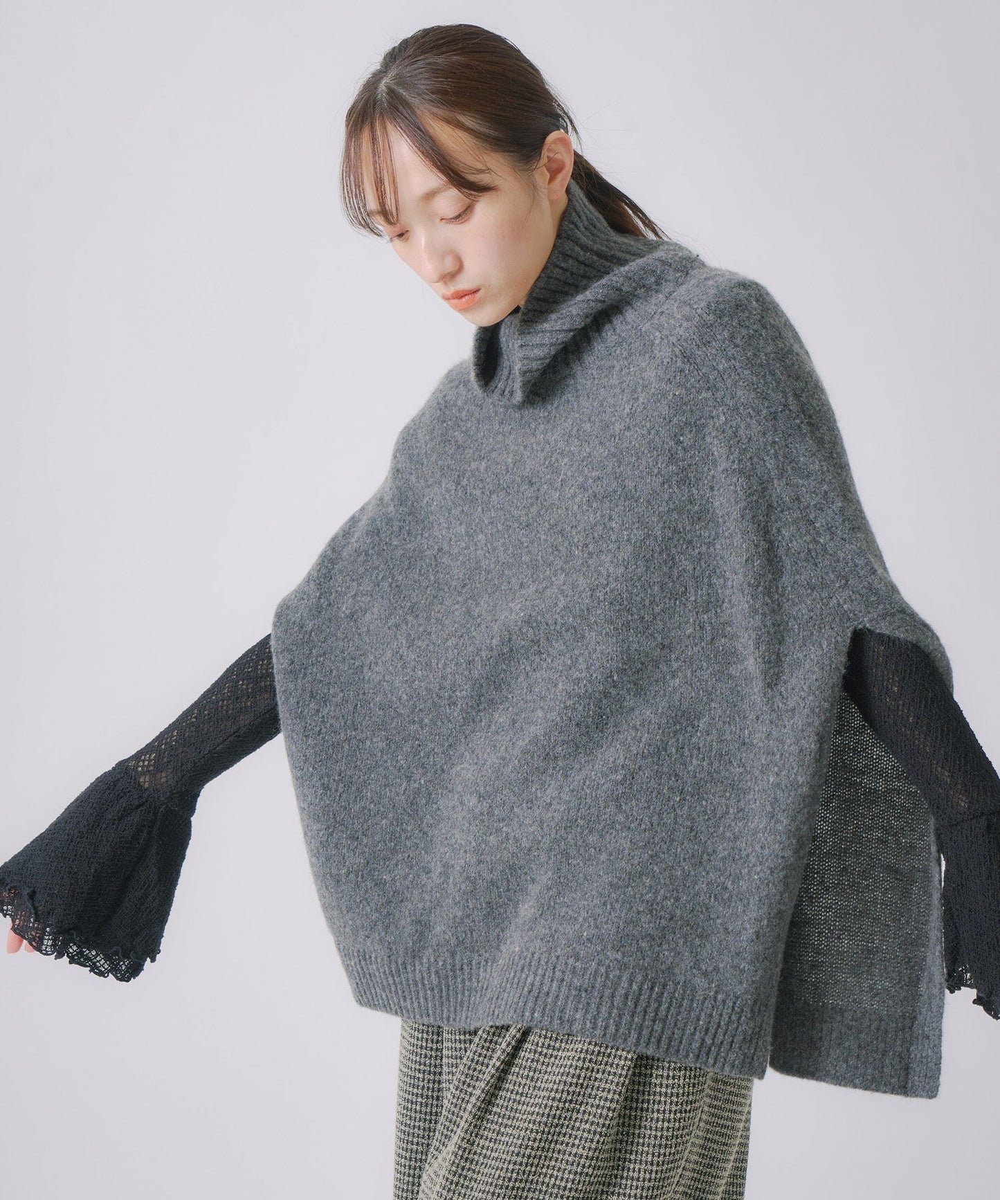 cashmere cape knit / WHT25FKN4038
