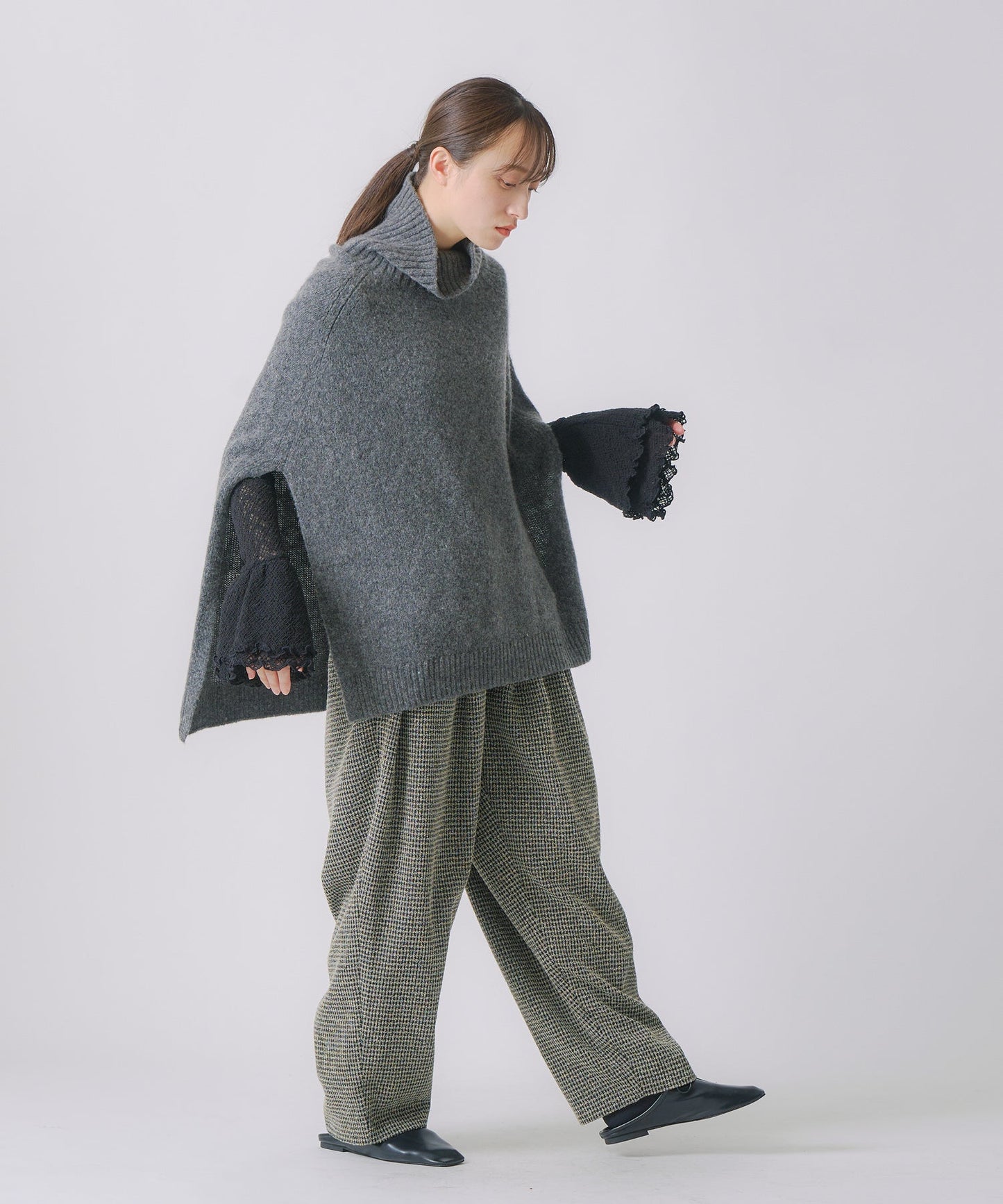 cashmere cape knit / WHT25FKN4038