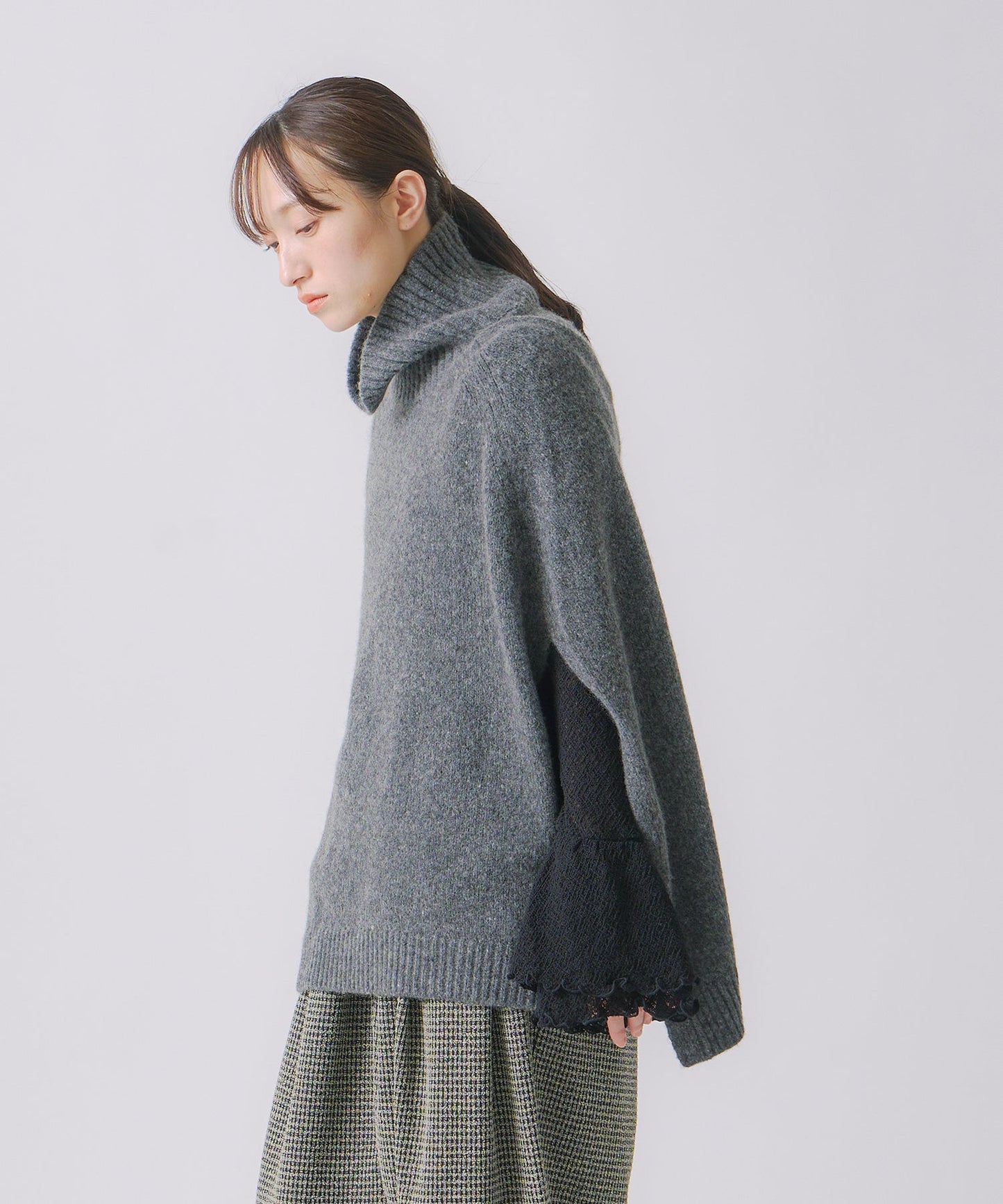 cashmere cape knit / WHT25FKN4038