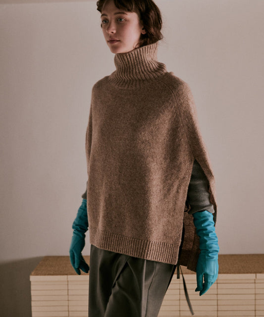 cashmere cape knit / WHT25FKN4038
