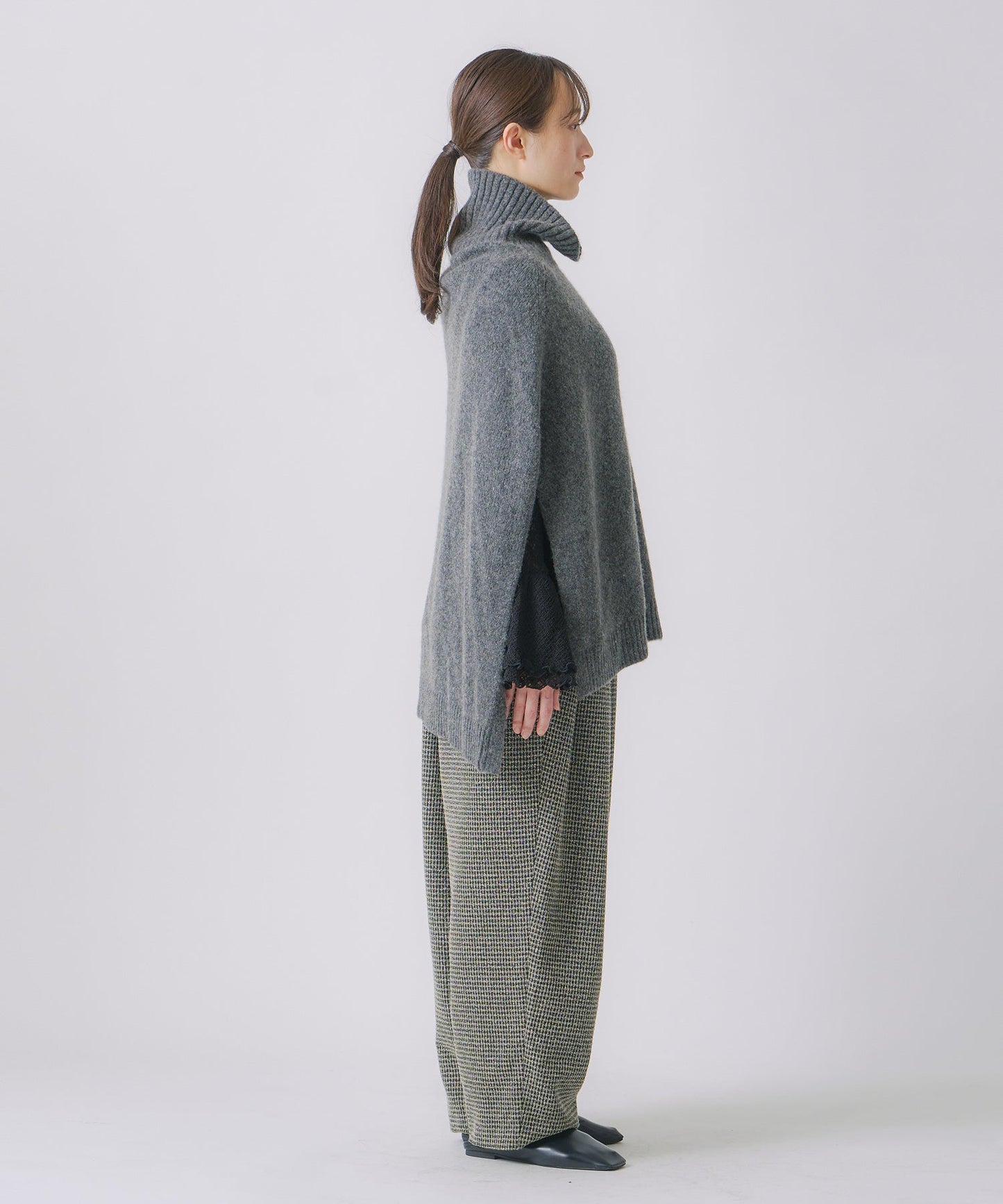 cashmere cape knit / WHT25FKN4038
