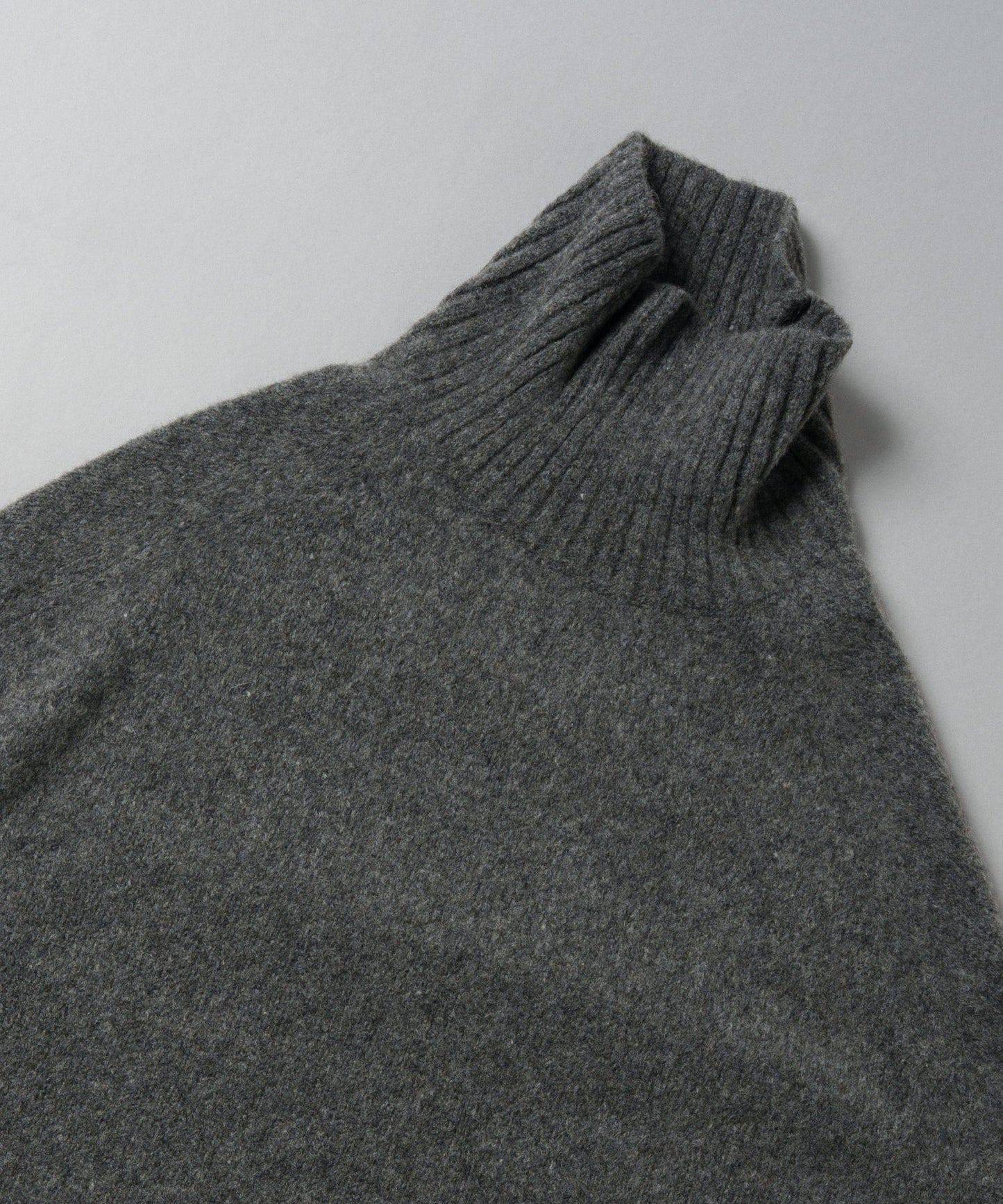 cashmere cape knit / WHT25FKN4038