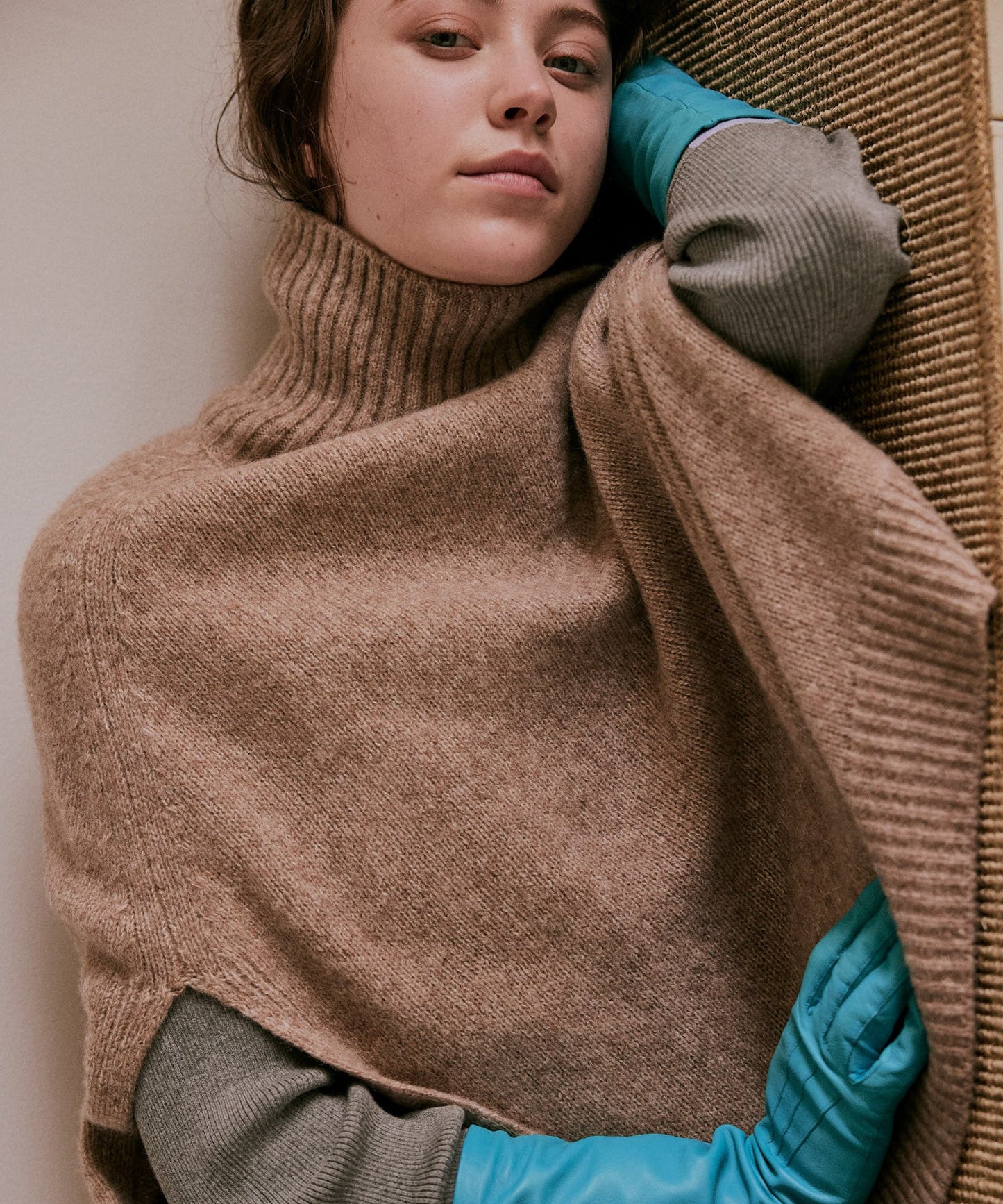 cashmere cape knit / WHT25FKN4038