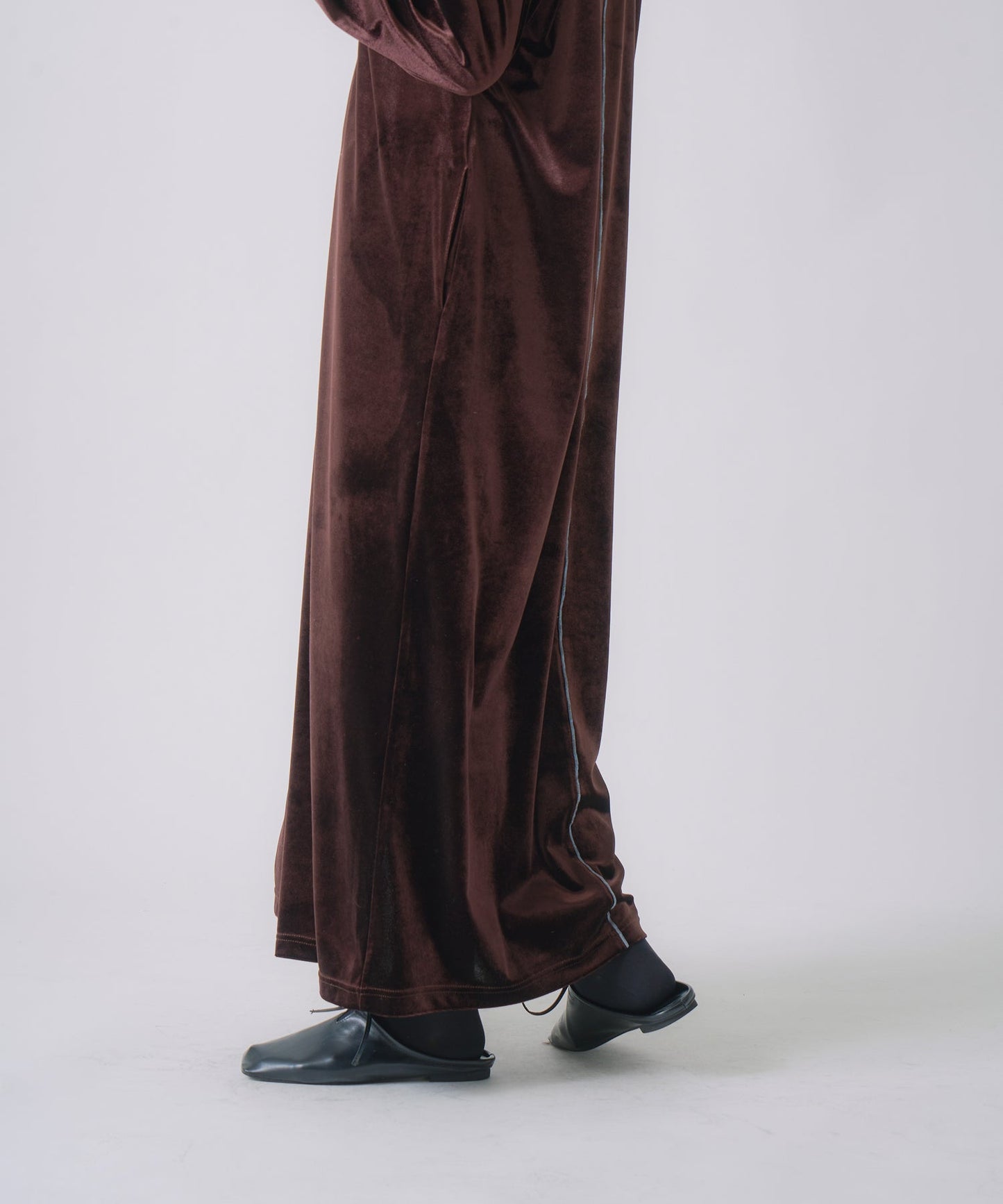 v slit velour dress / WHT25FOP4072