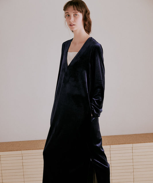 v slit velour dress / WHT25FOP4072