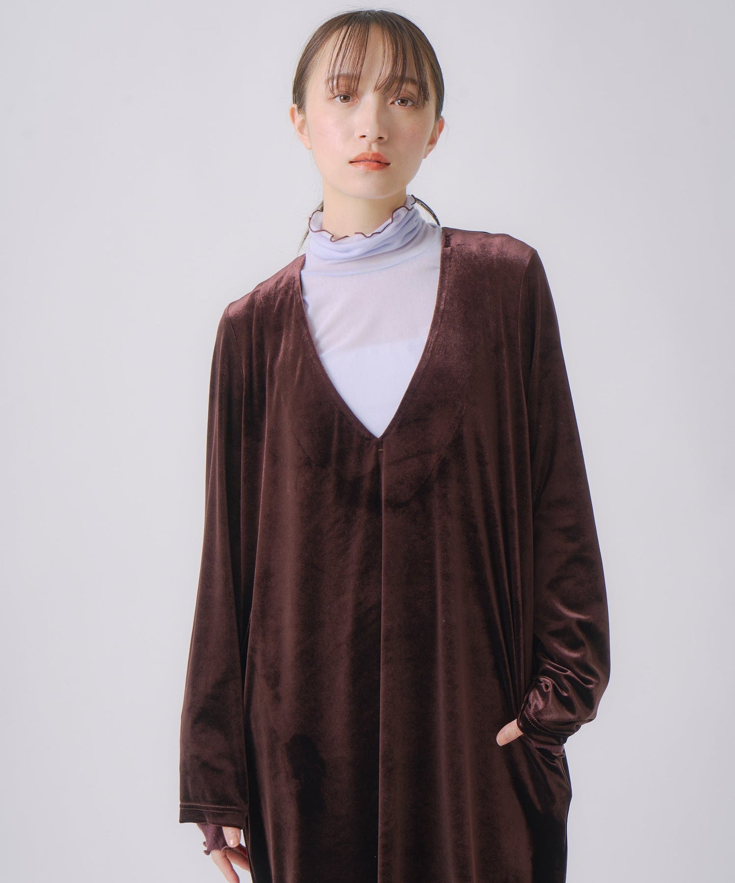 v slit velour dress / WHT25FOP4072