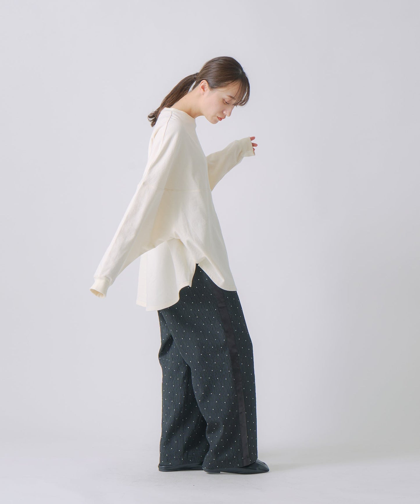 dot side line pants / WHT25FPT4058