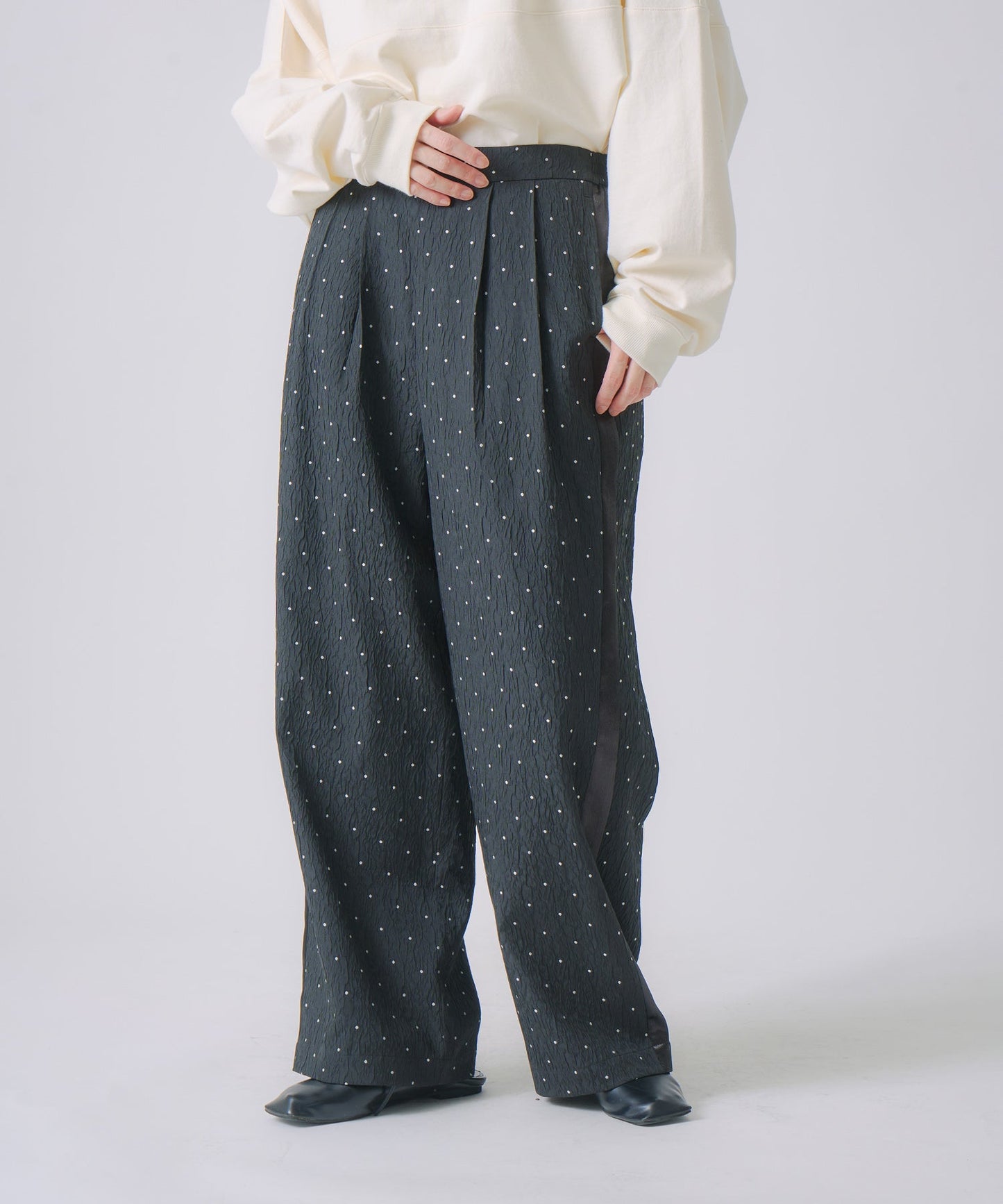 dot side line pants / WHT25FPT4058