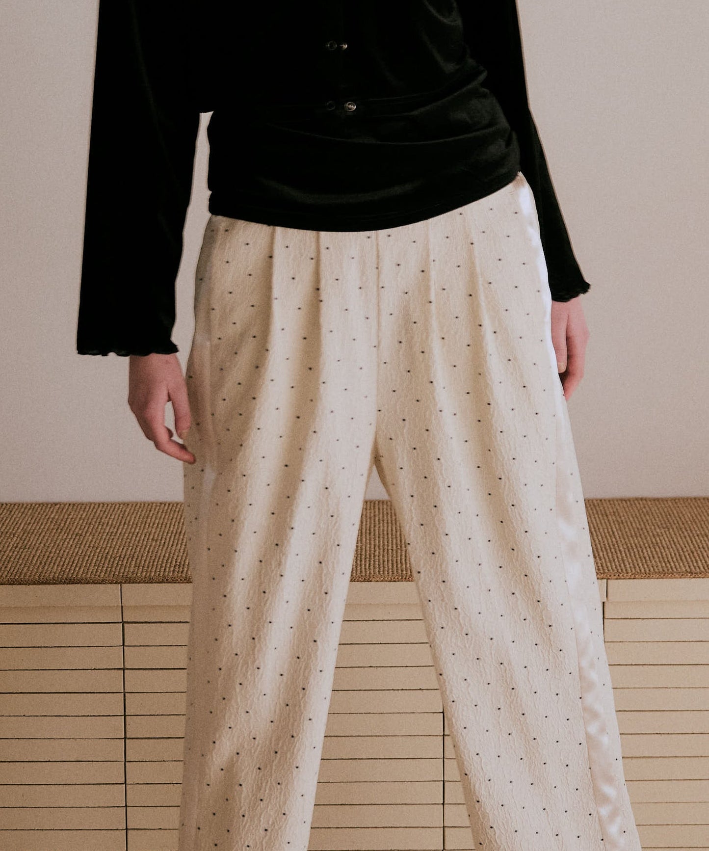 dot side line pants / WHT25FPT4058