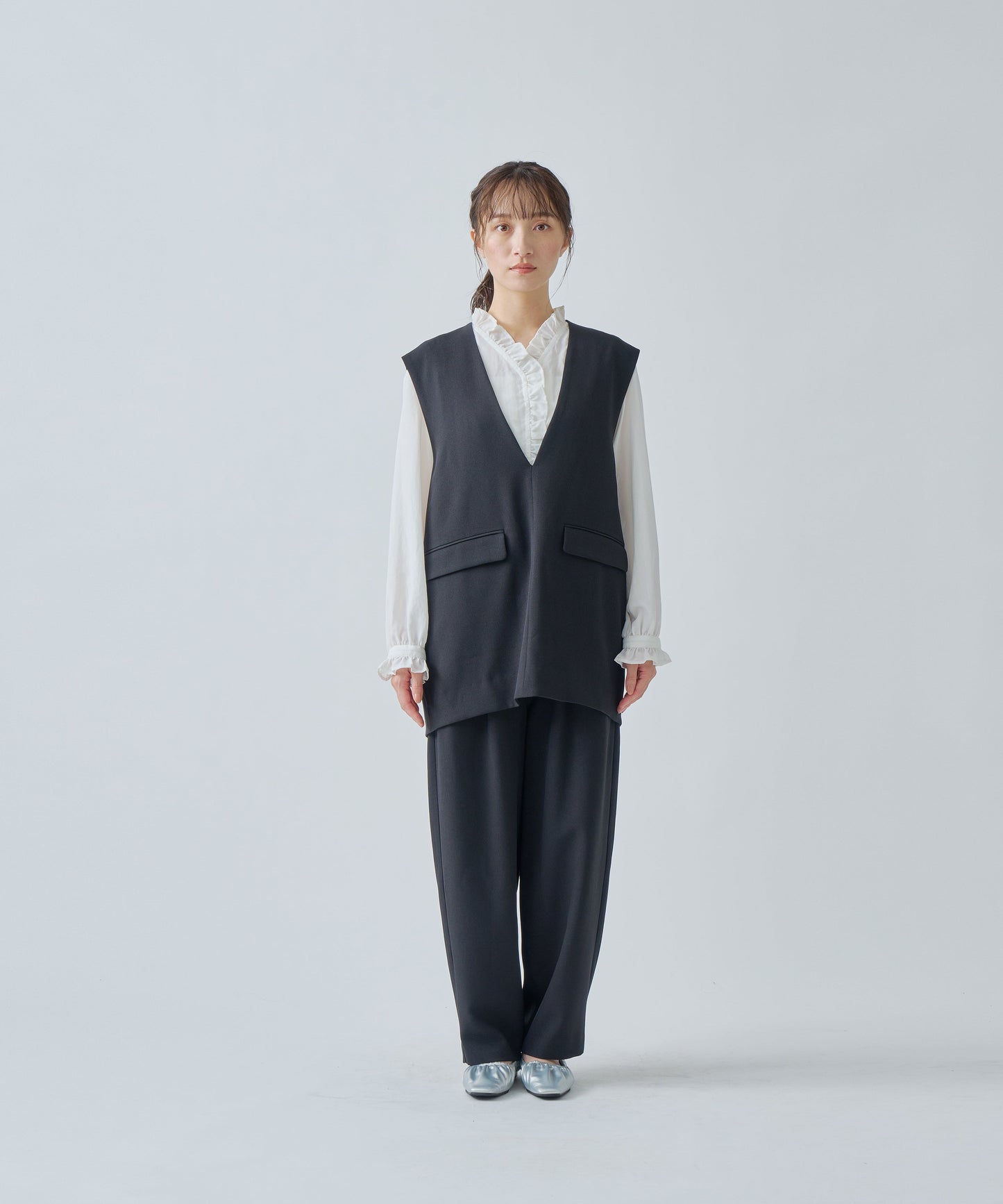 SLIT NECK COCOON VEST / WHT25HBL4061