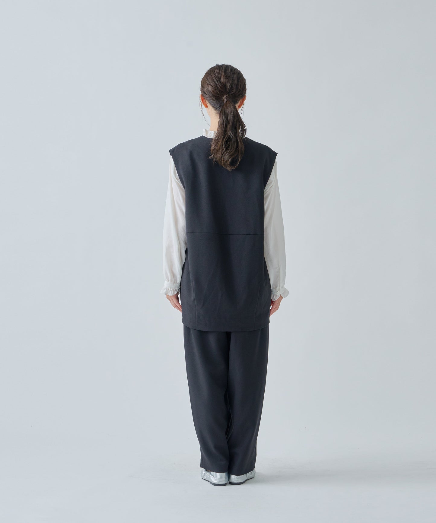 SLIT NECK COCOON VEST / WHT25HBL4061