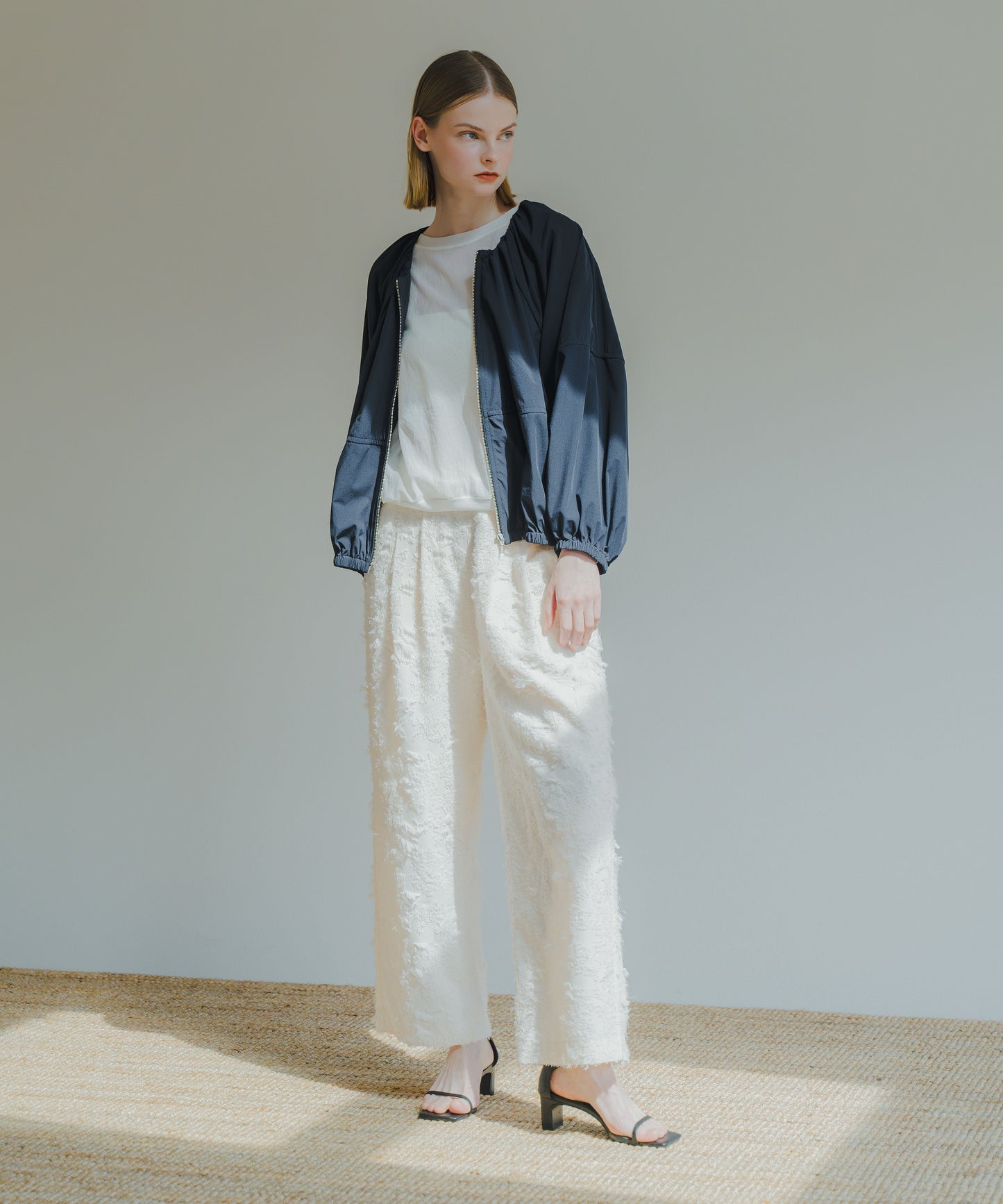 NO COLLAR GATHER BLOUSON / WHT25HJK4039
