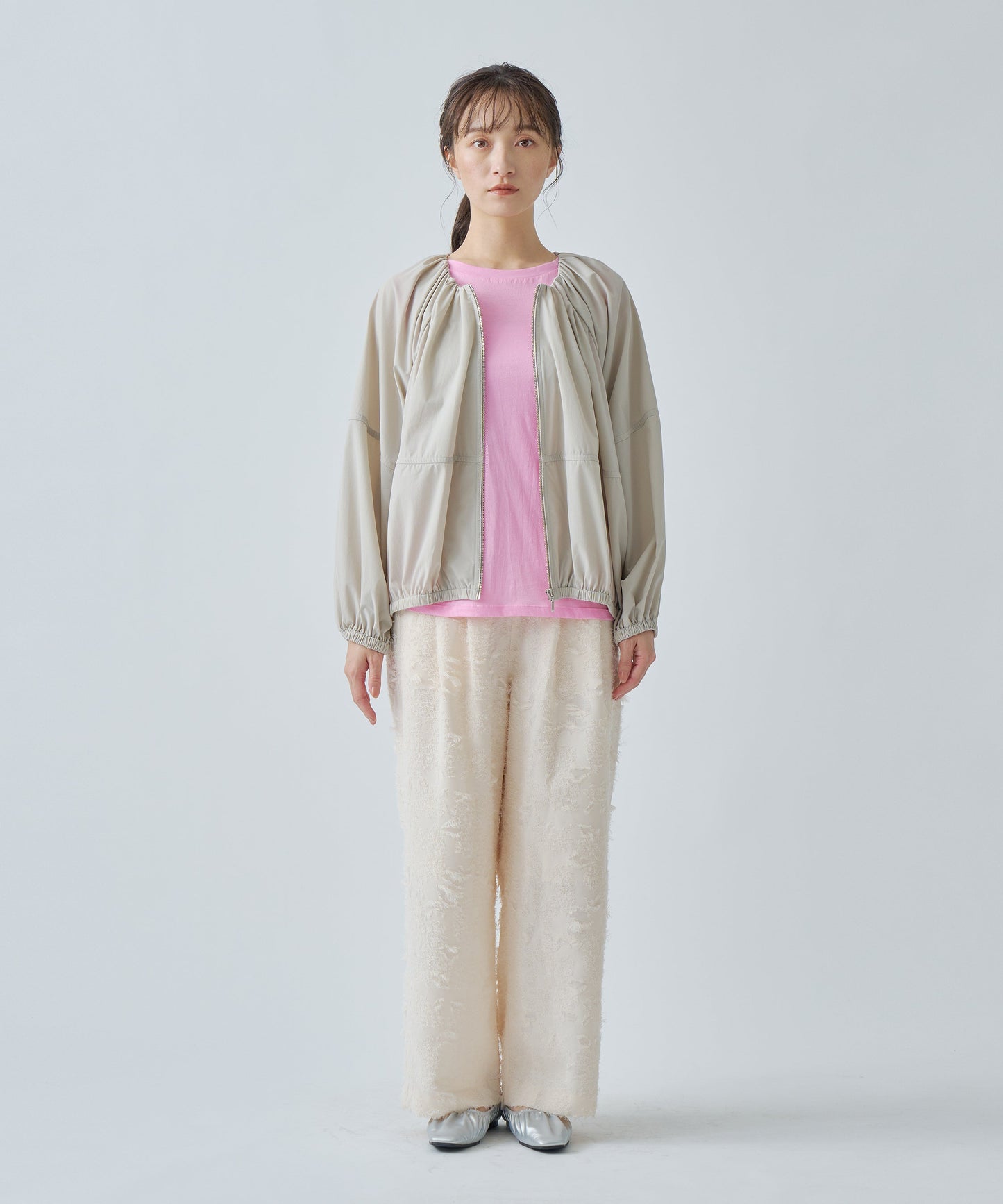 NO COLLAR GATHER BLOUSON / WHT25HJK4039