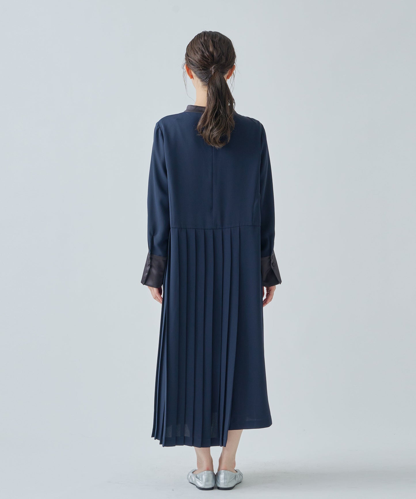 ASYMMETRY PLEATS DRESS / WHT25HOP4060