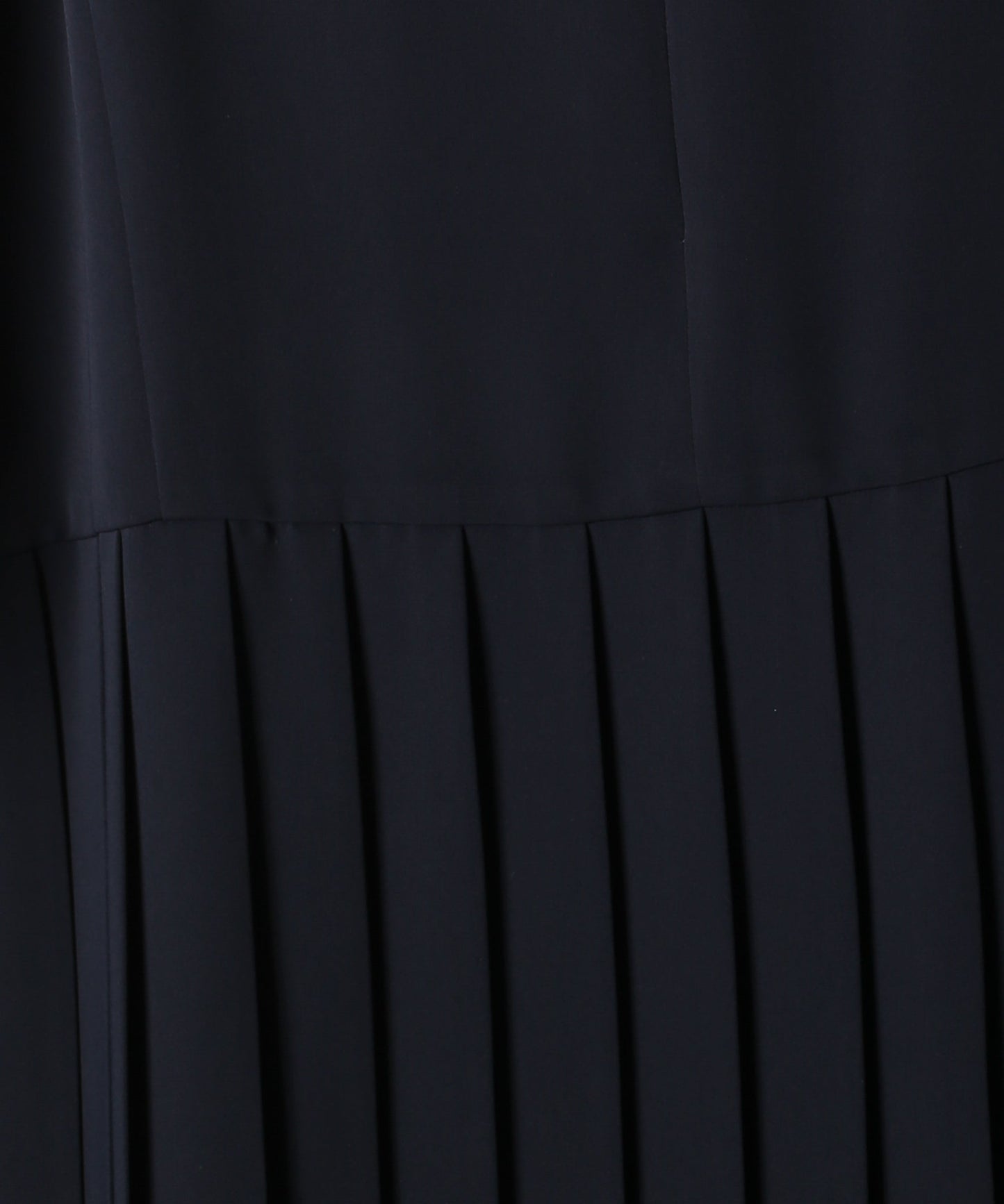 ASYMMETRY PLEATS DRESS / WHT25HOP4060