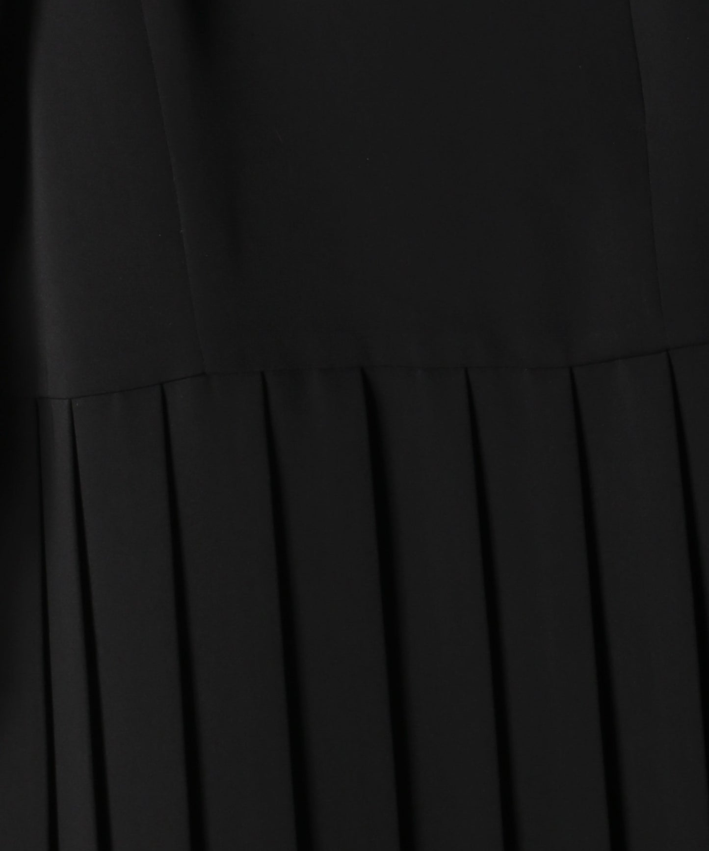 ASYMMETRY PLEATS DRESS / WHT25HOP4060