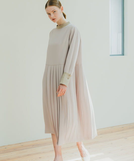 ASYMMETRY PLEATS DRESS / WHT25HOP4060