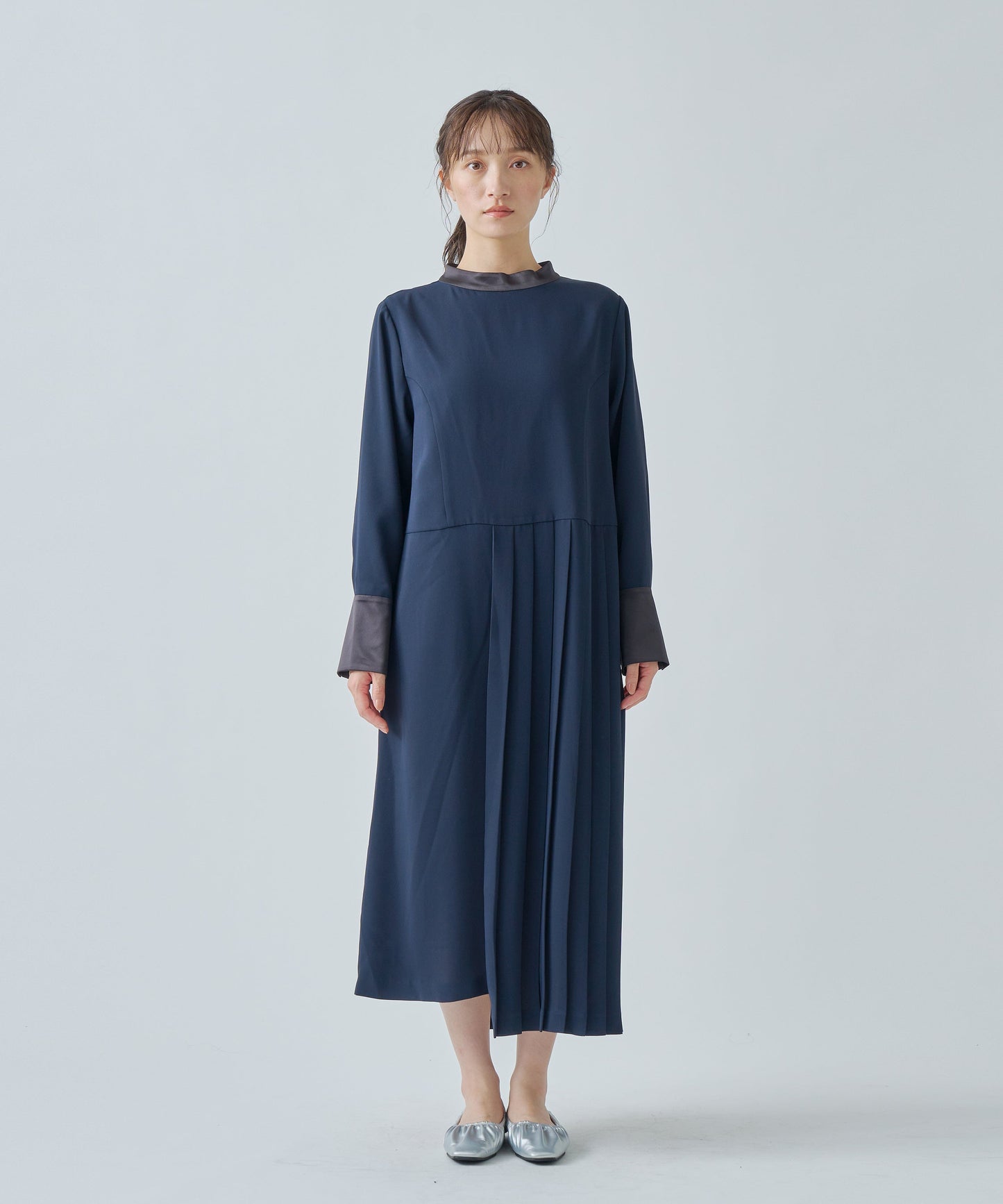 ASYMMETRY PLEATS DRESS / WHT25HOP4060