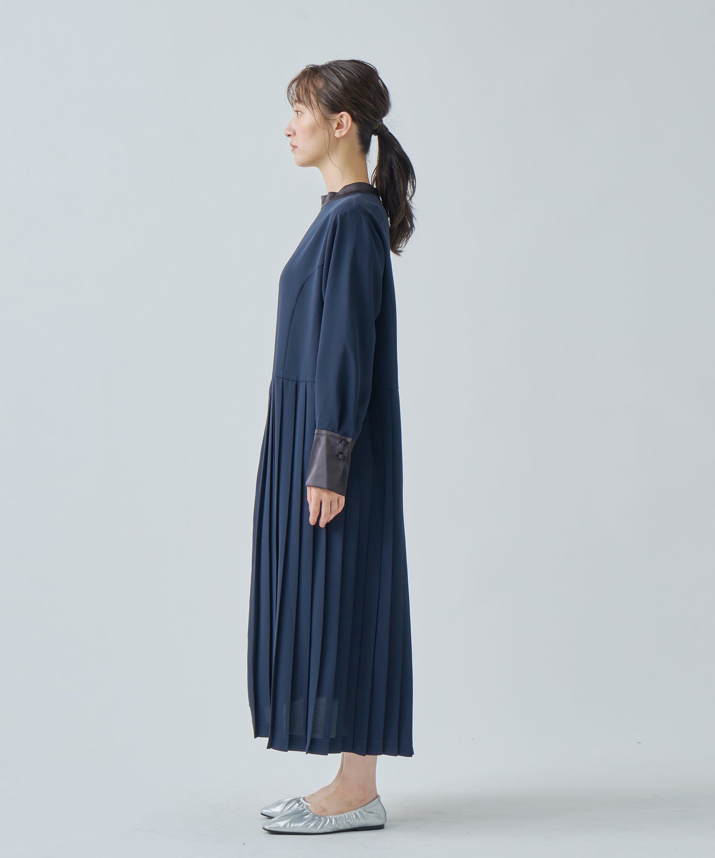 ASYMMETRY PLEATS DRESS / WHT25HOP4060