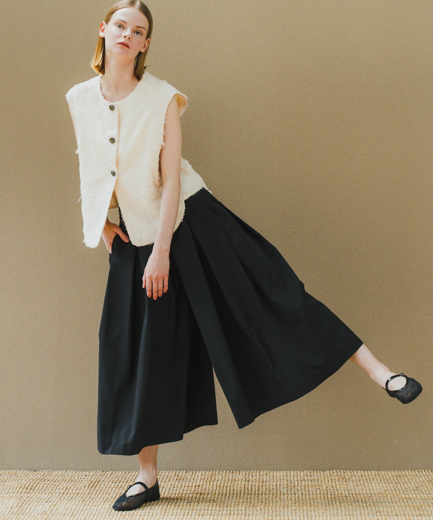 PLEATS WIDE TROUSER / WHT25HPT4049