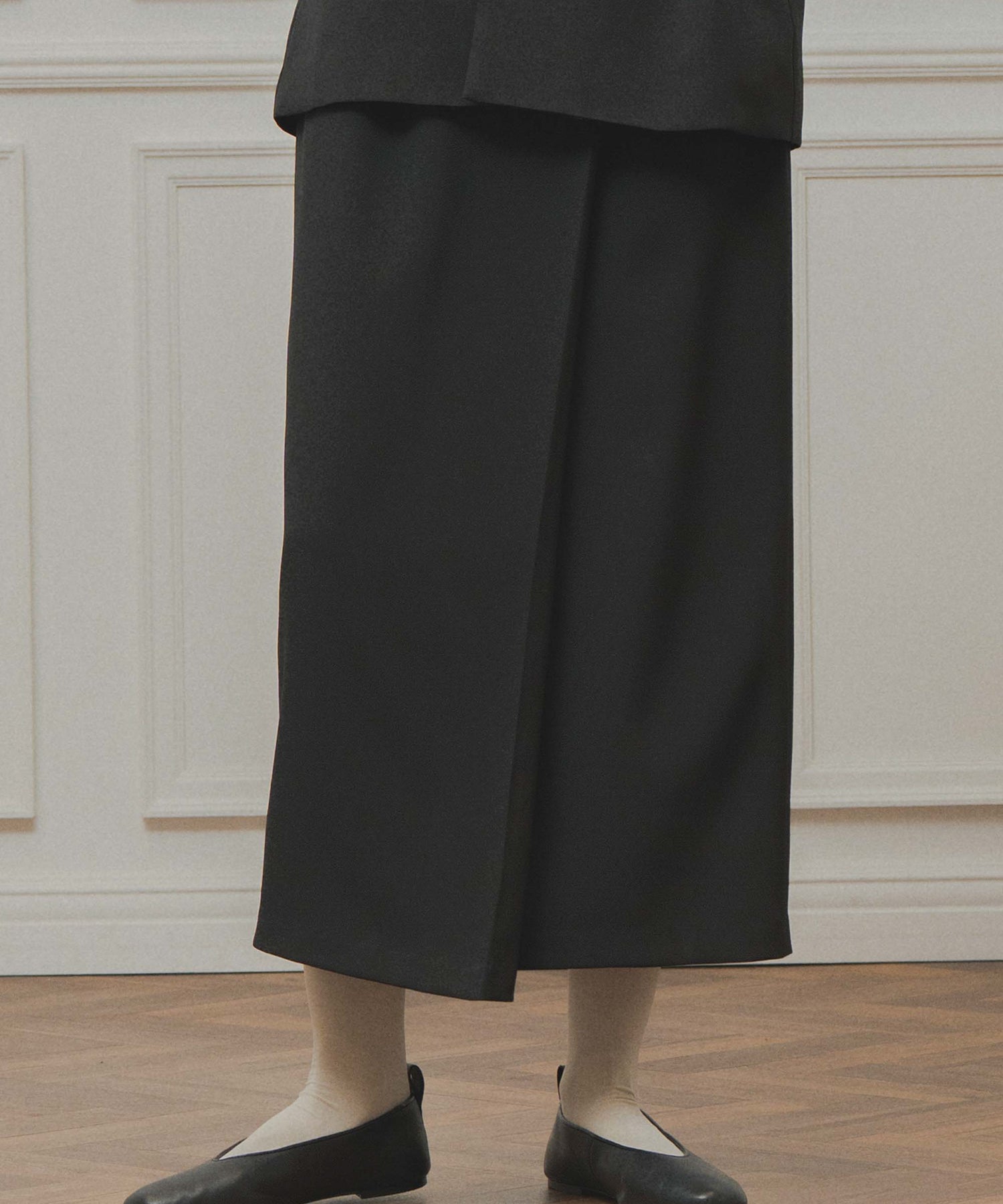 asymmetry tuck skirt / WHT26FSK4033 – WHYTO and enbrace