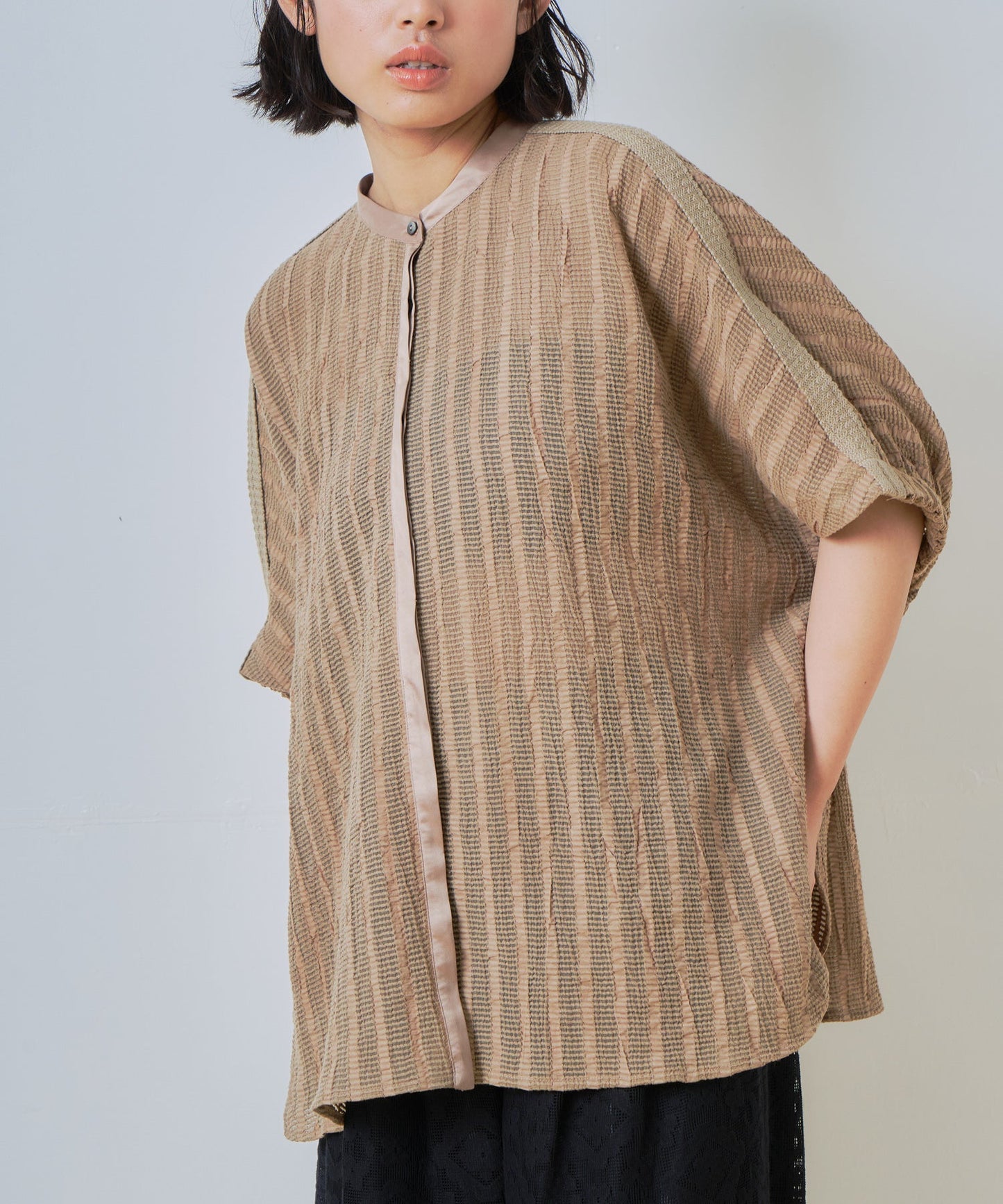 wide square blouse / WHT26HBL4096
