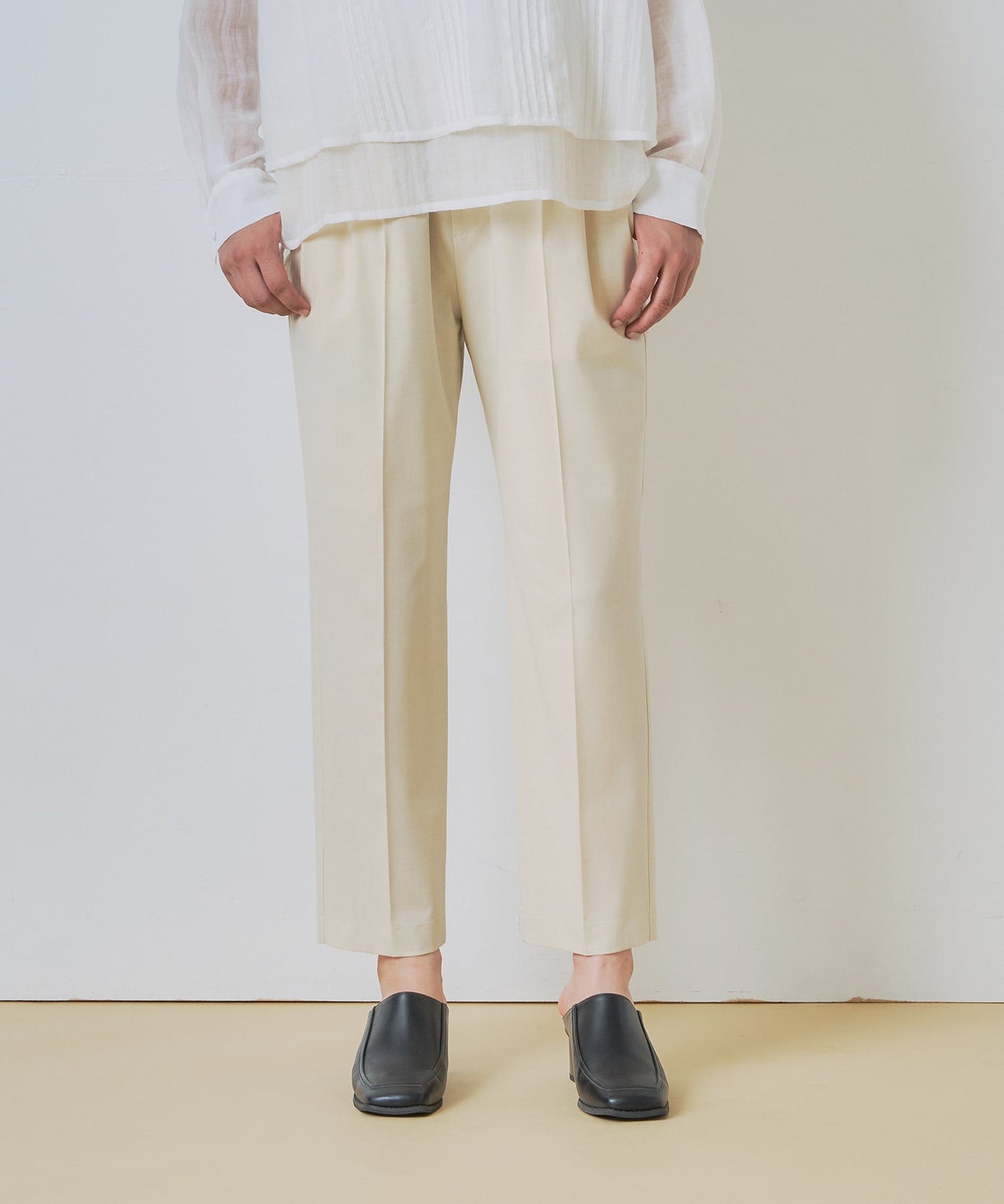 centerpress trouser / WHT26HPT4064