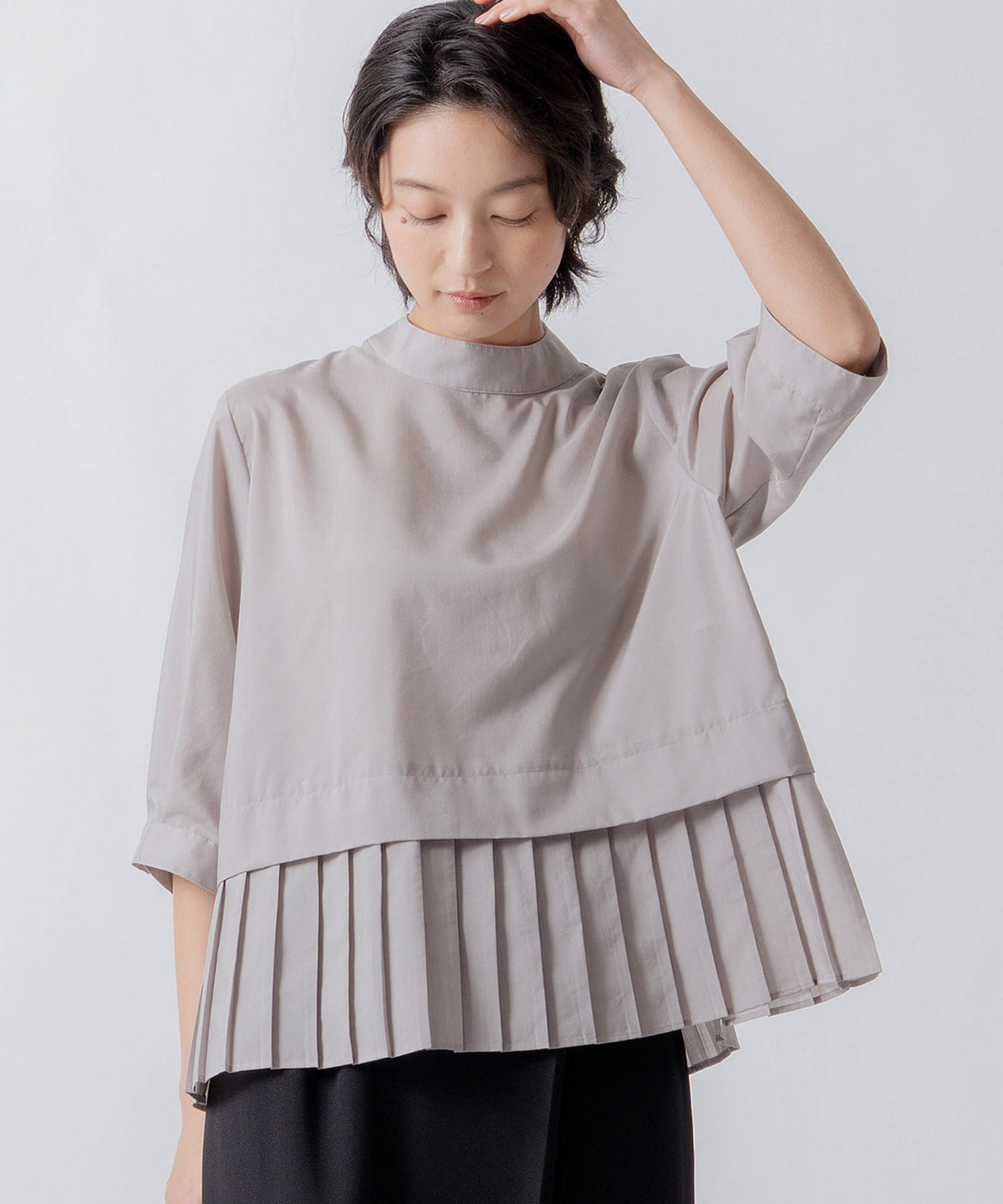 hem pleats blouse / WHT21FBL4004
