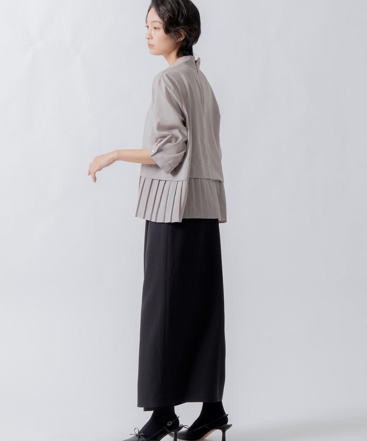 hem pleats blouse / WHT21FBL4004