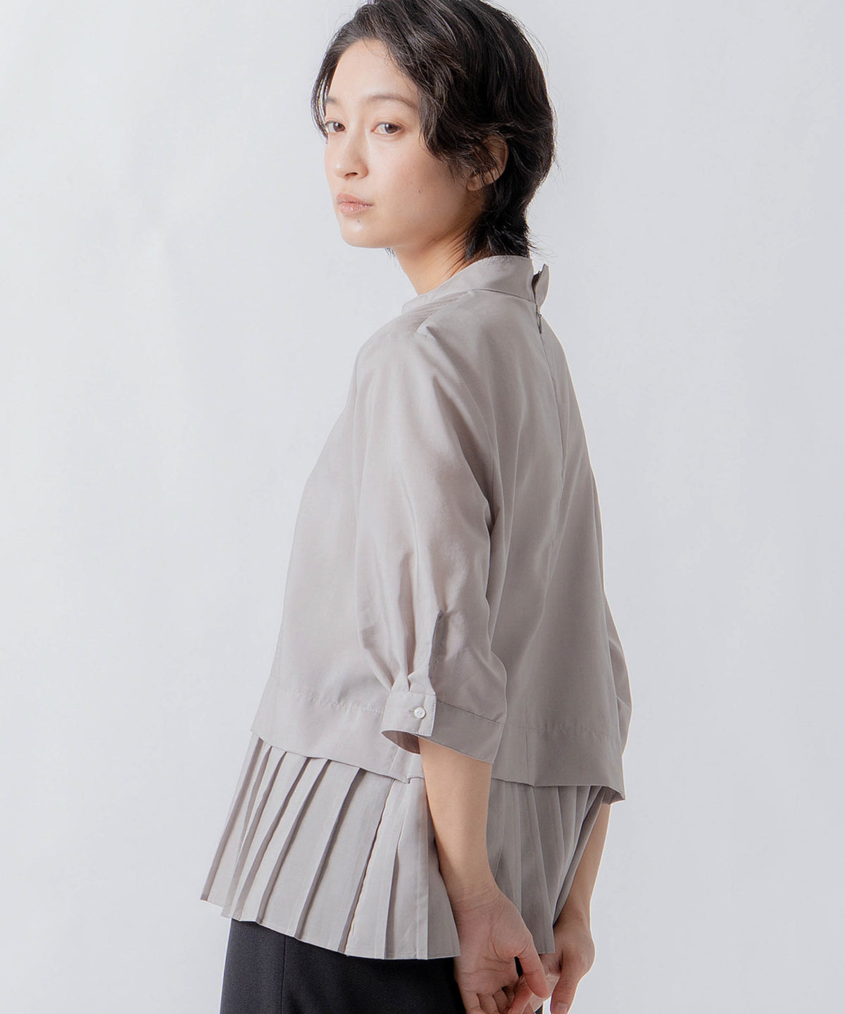 hem pleats blouse / WHT21FBL4004