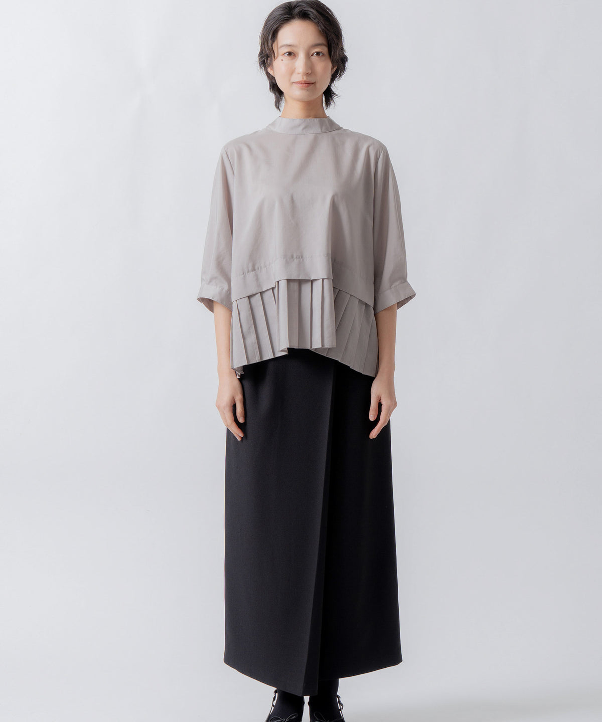 hem pleats blouse / WHT21FBL4004