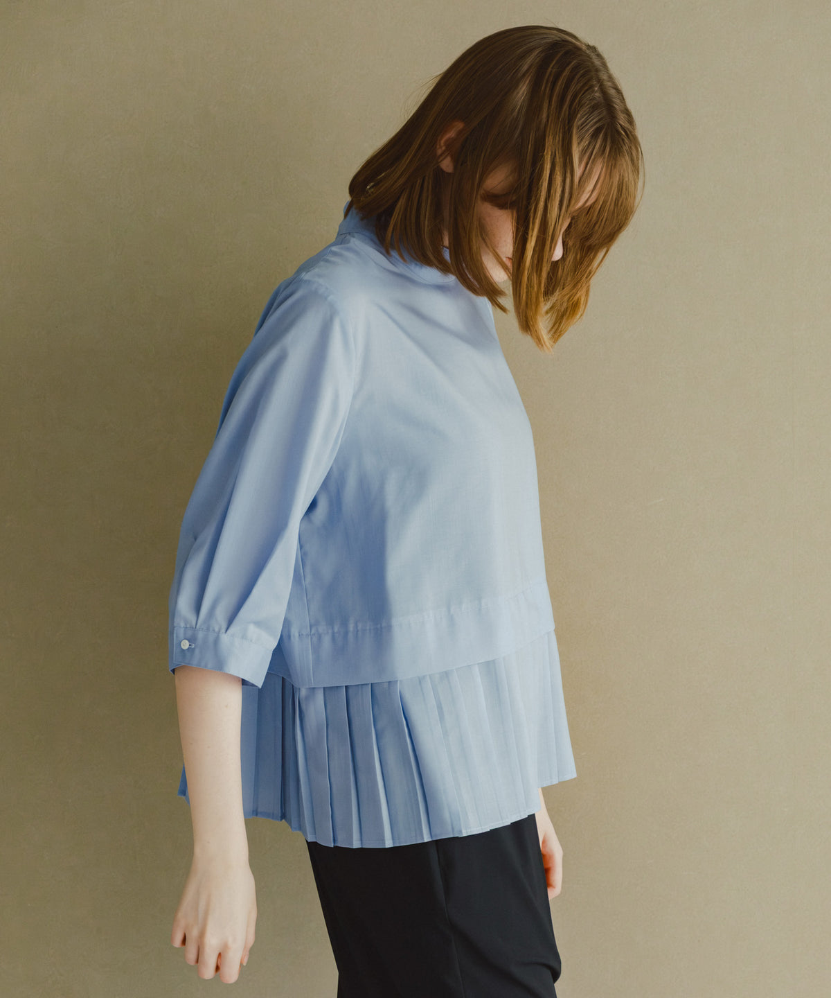 hem pleats blouse / WHT21FBL4004