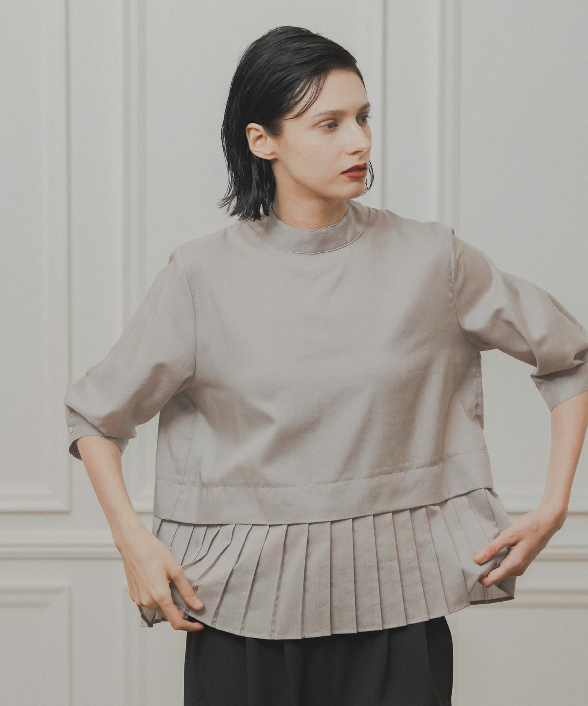 hem pleats blouse / WHT21FBL4004