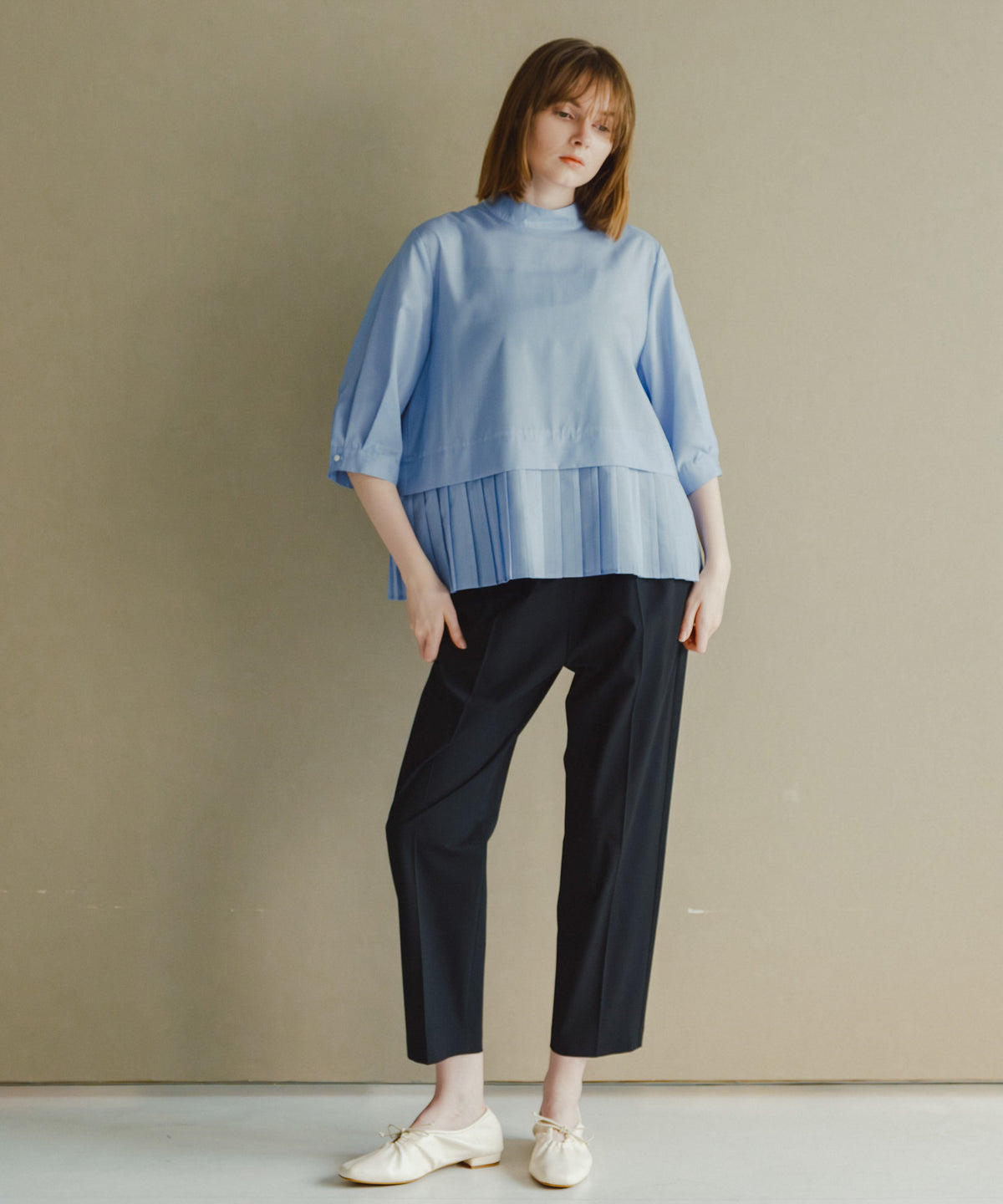 hem pleats blouse / WHT21FBL4004