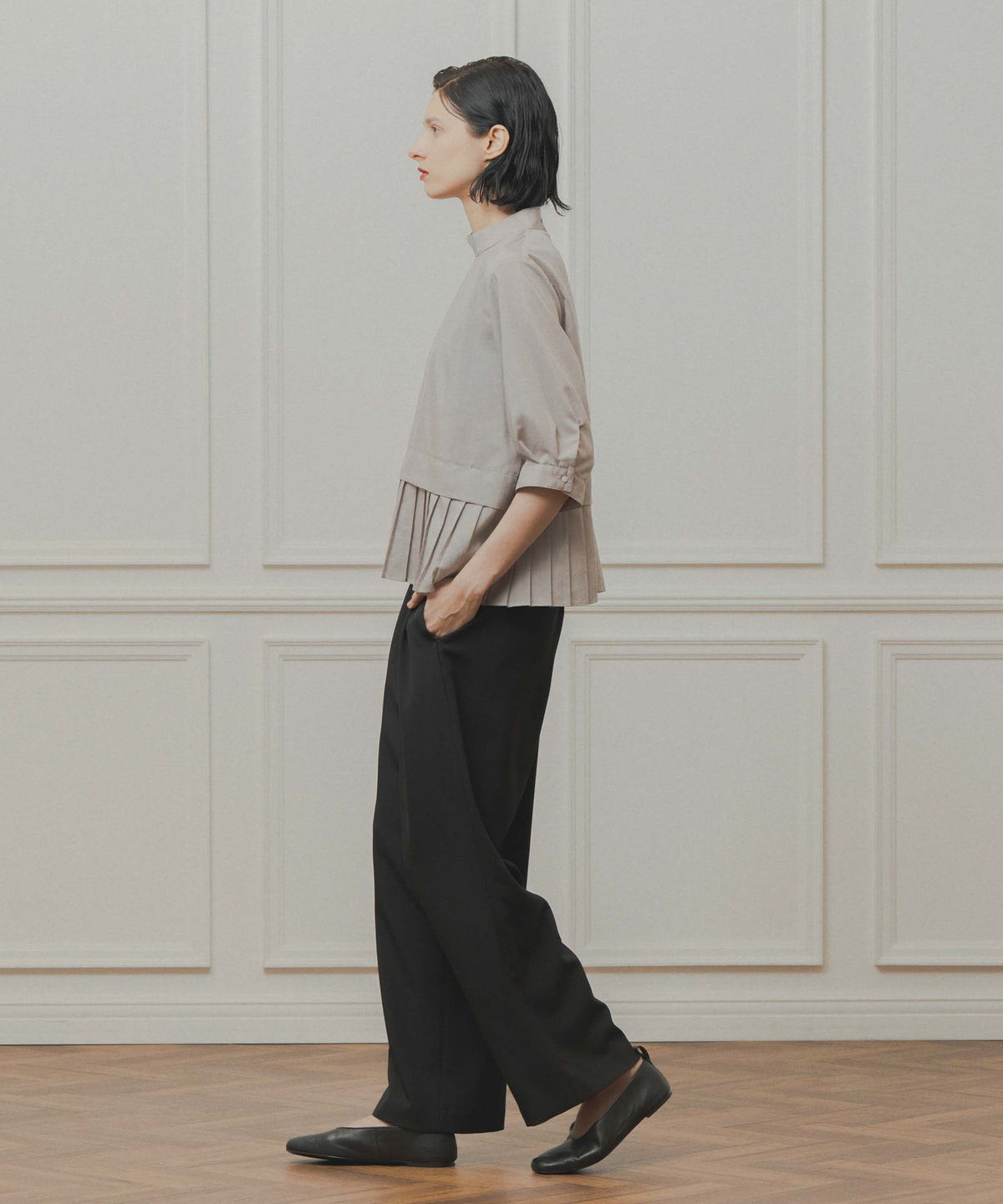 hem pleats blouse / WHT21FBL4004