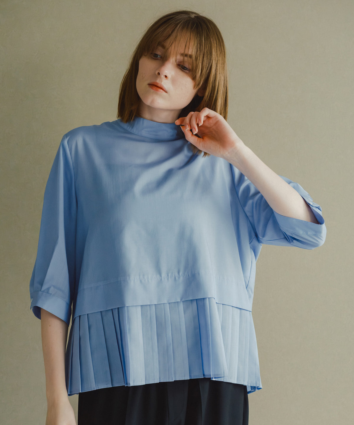 hem pleats blouse / WHT21FBL4004