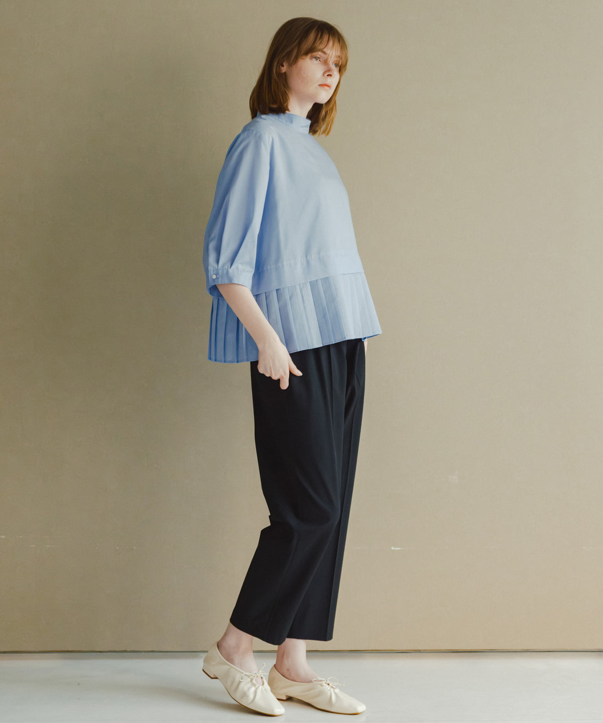 hem pleats blouse / WHT21FBL4004