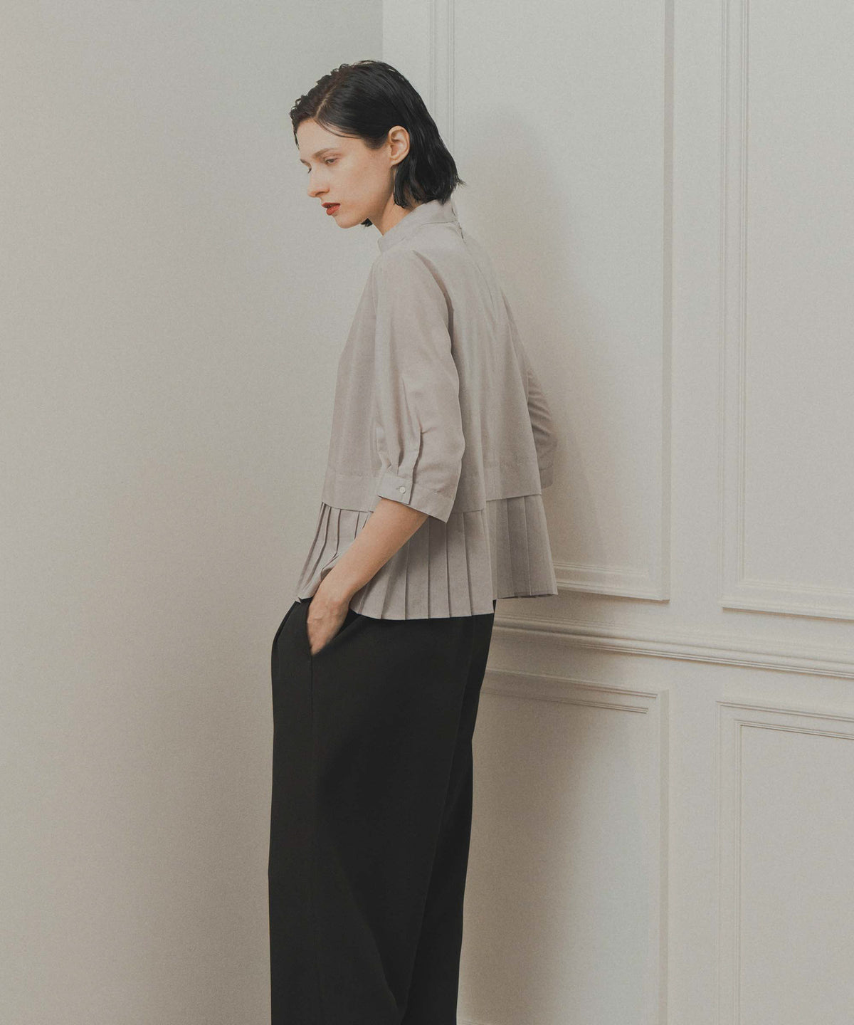 hem pleats blouse / WHT21FBL4004