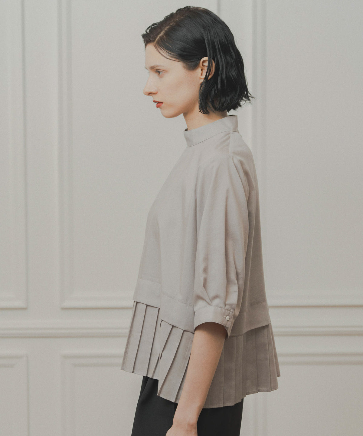 hem pleats blouse / WHT21FBL4004